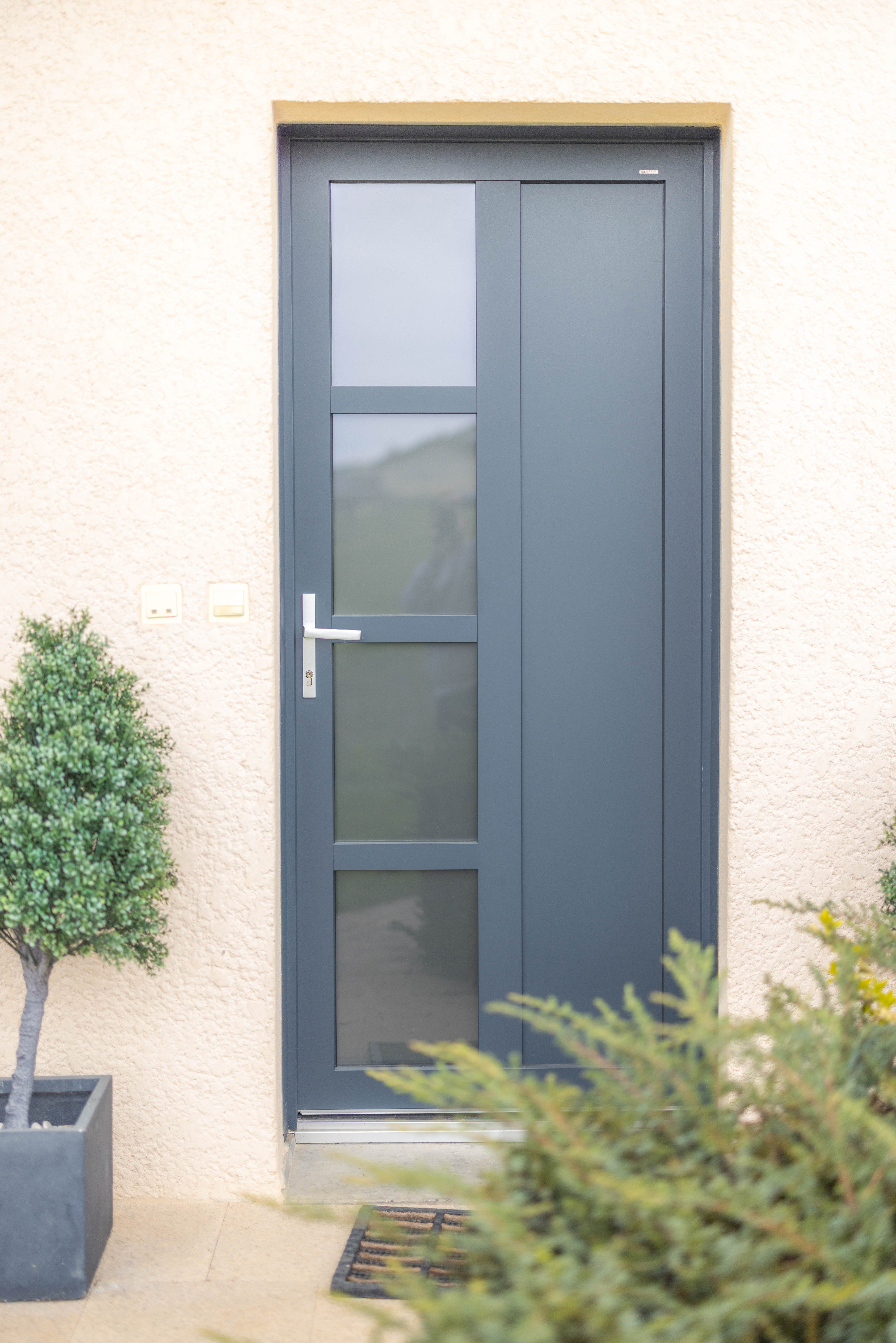 Porte d’entrée Aluminium — réalisation MD Rénov' à Annecy