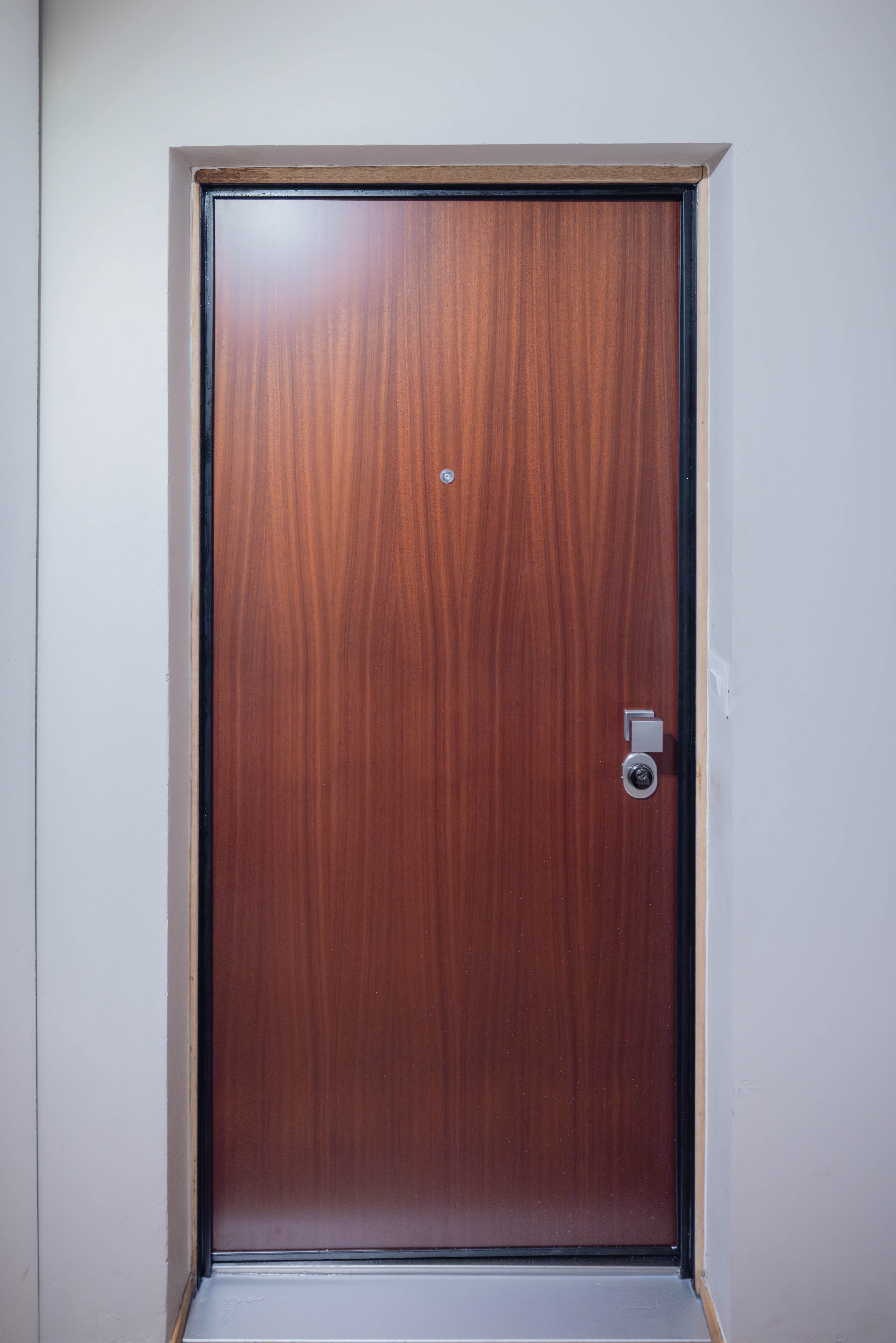 Porte palière sur mesure à Annecy (Haute-Savoie) — après travaux, MD Rénov'