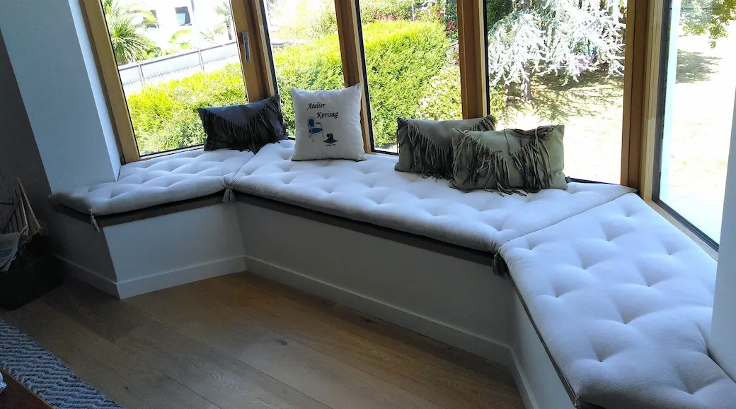 Coussins d'assises de rebord de fenêtre sur mesure
