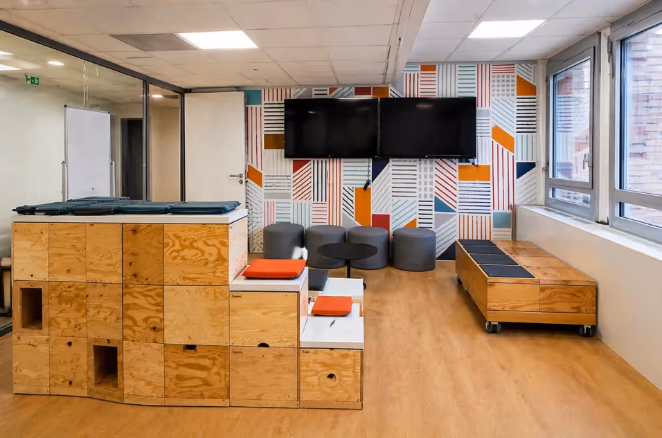 Framework agreement since 2012, including the consolidation of 6 sites into 3, architectural design, relocation management, and day-to-day operations management since 2014.