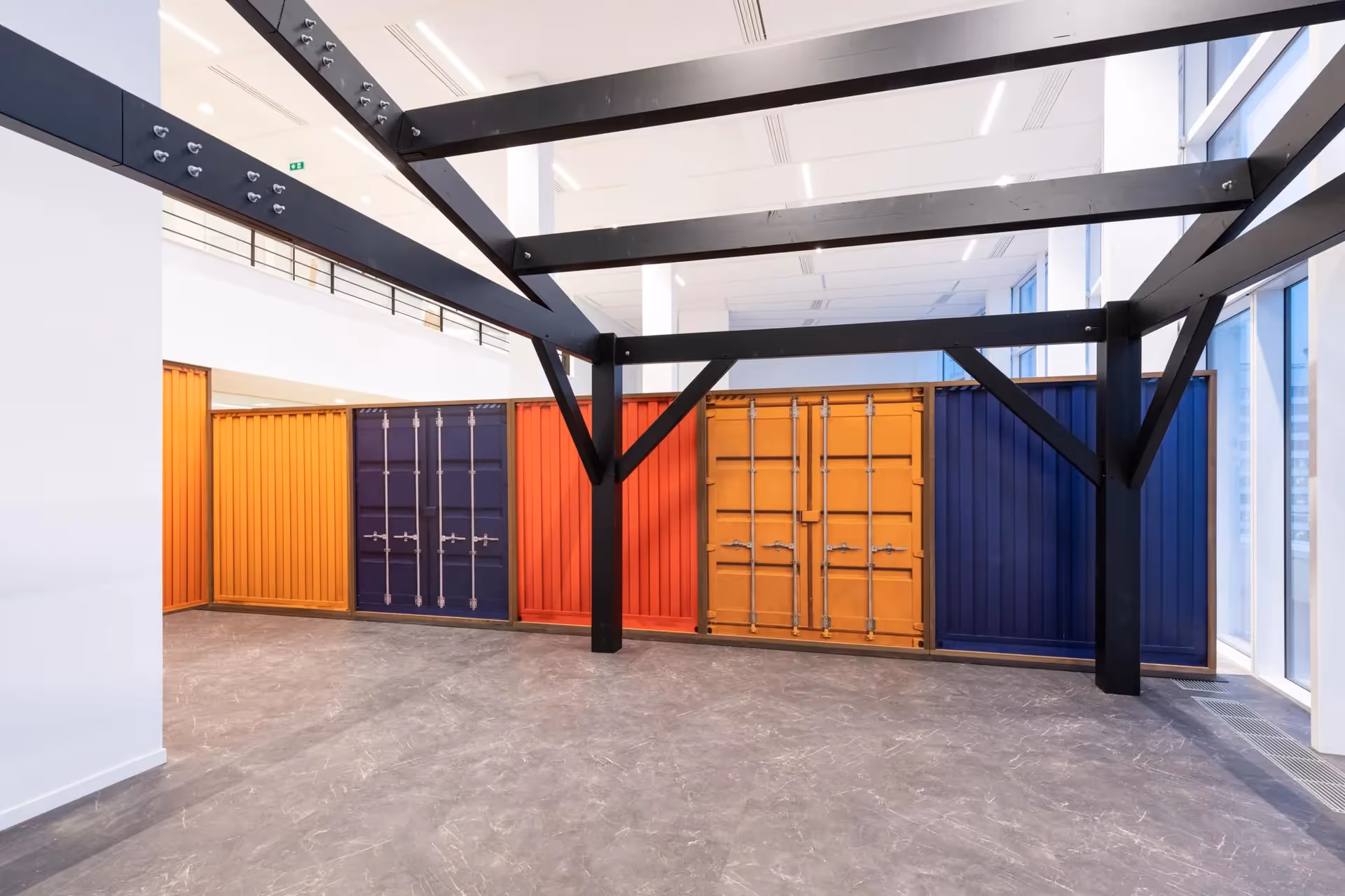 AMO complète sur 24 mois pour 1 000 collaborateurs sur 20 000 m² : du choix de l'immeuble au pilotage des 1 000 transferts.