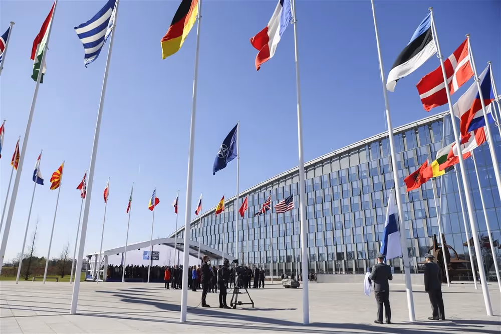 AMO transferts sur 36 mois pour 7 000 collaborateurs et 29 ambassades à Bruxelles, incluant le pilotage du transfert d'œuvres d'art.