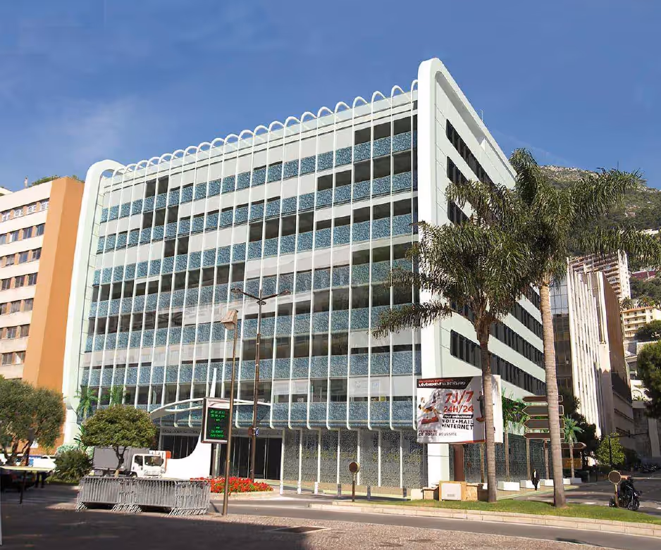Mission complète de 30 mois sur 15 000 m² pour 900 collaborateurs : audit, DCE, suivi des travaux et ingénierie de transferts.