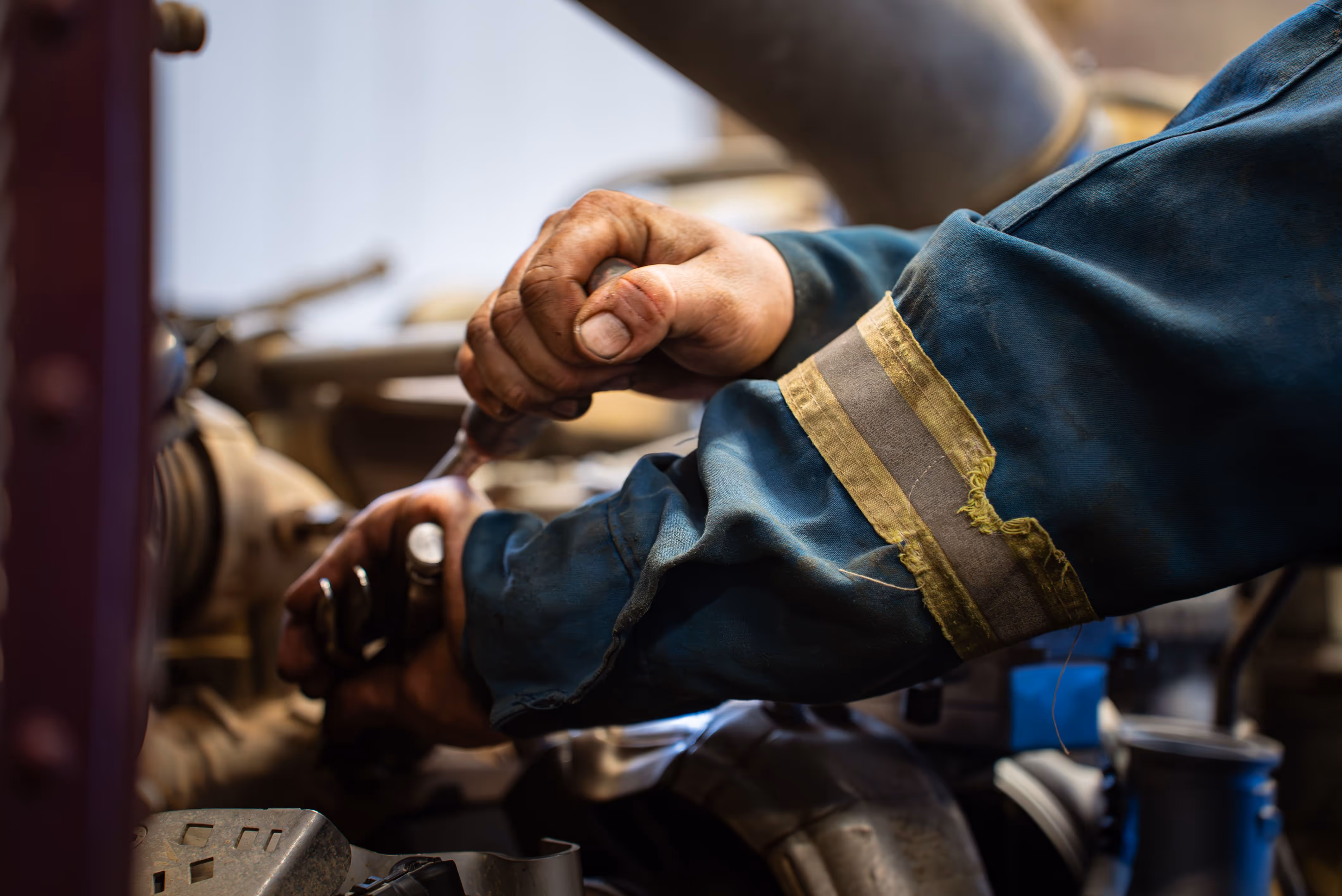 Diesel mechanic providing roadside assistance in Weyburn, SK