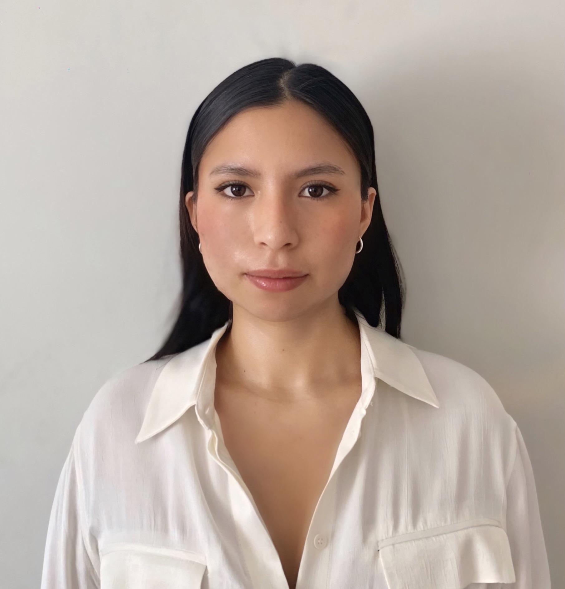 <subject>[headshot] image of customer (for a productivity tools business)</subject>