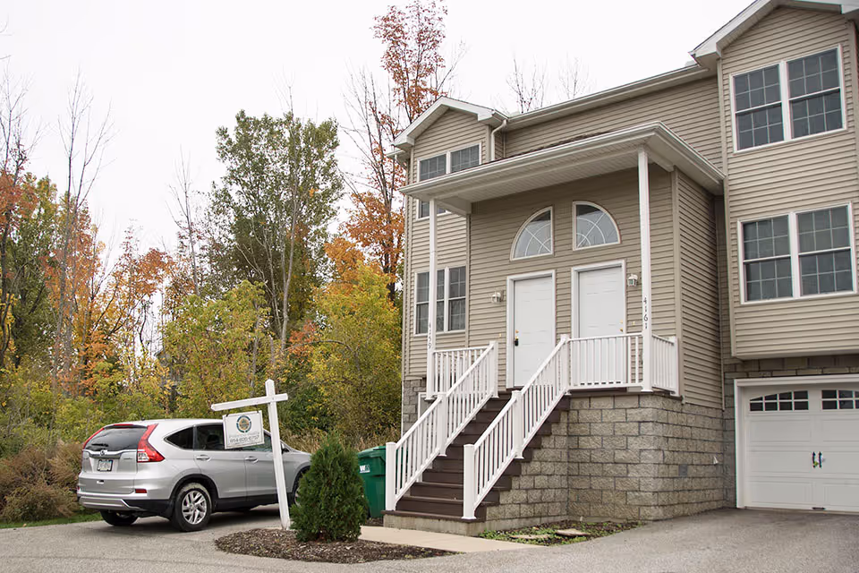 Palermo Realty – Woodland Hills