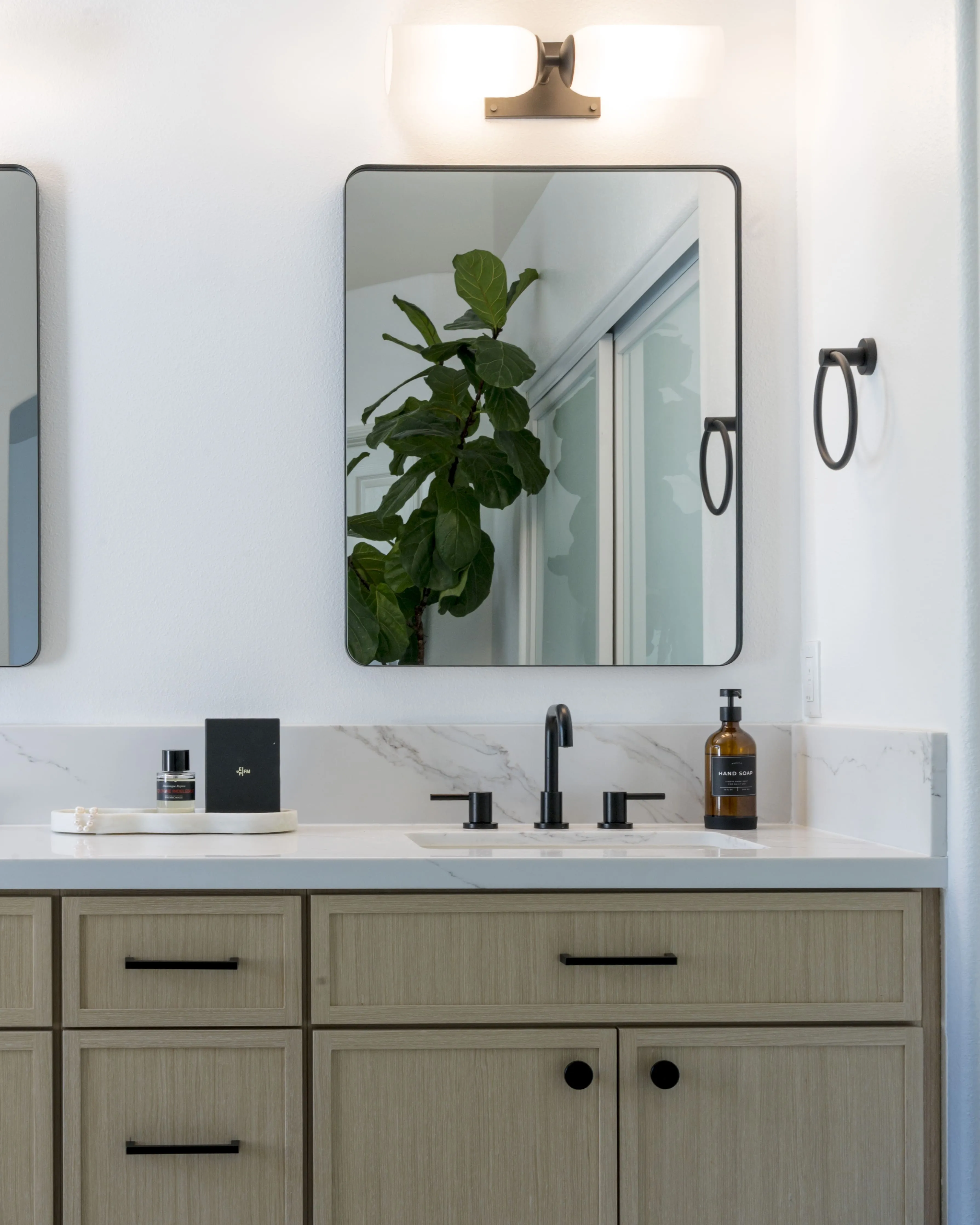 Mil Pitrero Road – Vanity & Mirror