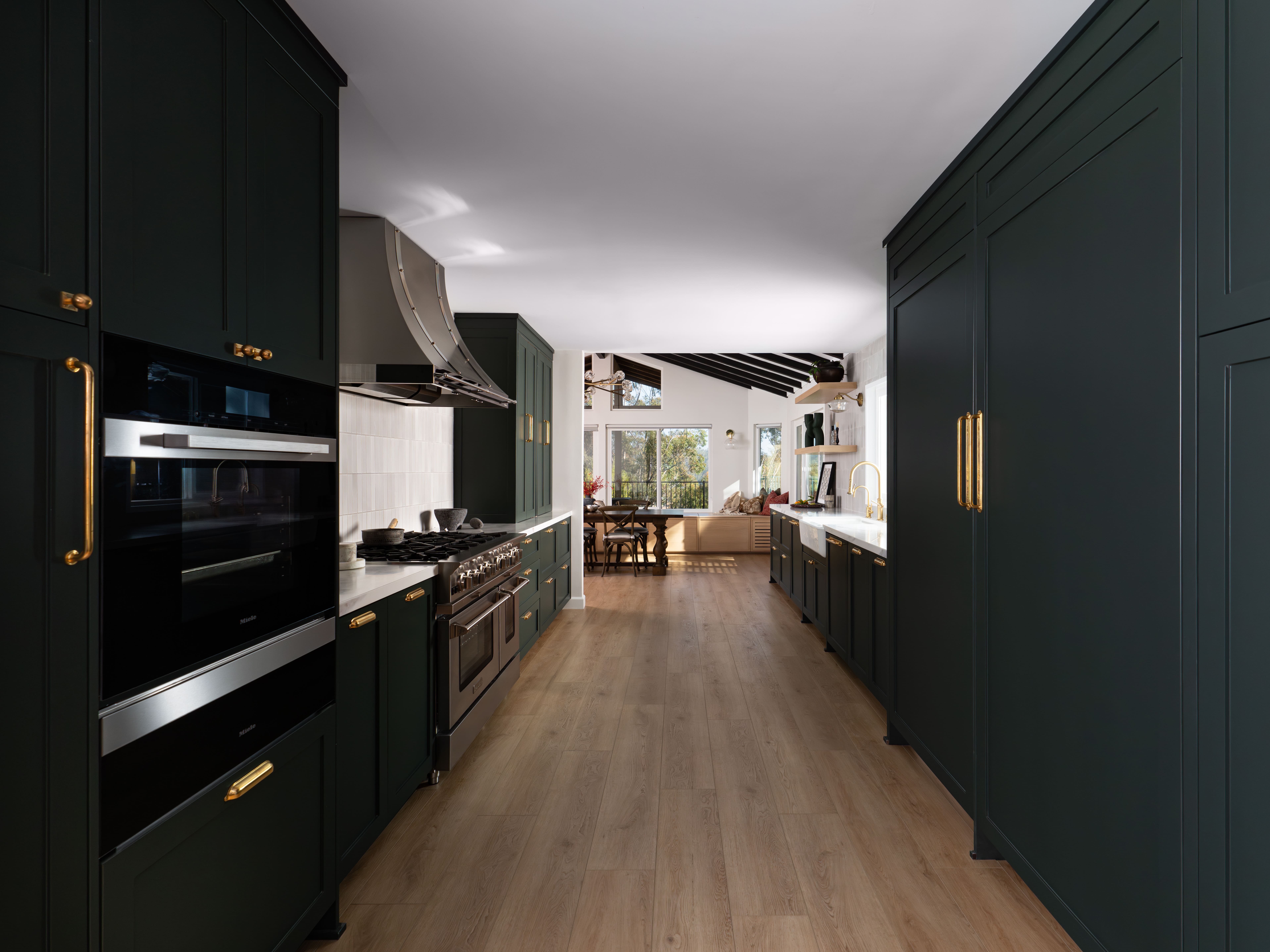 Sabina – Green Kitchen Overview