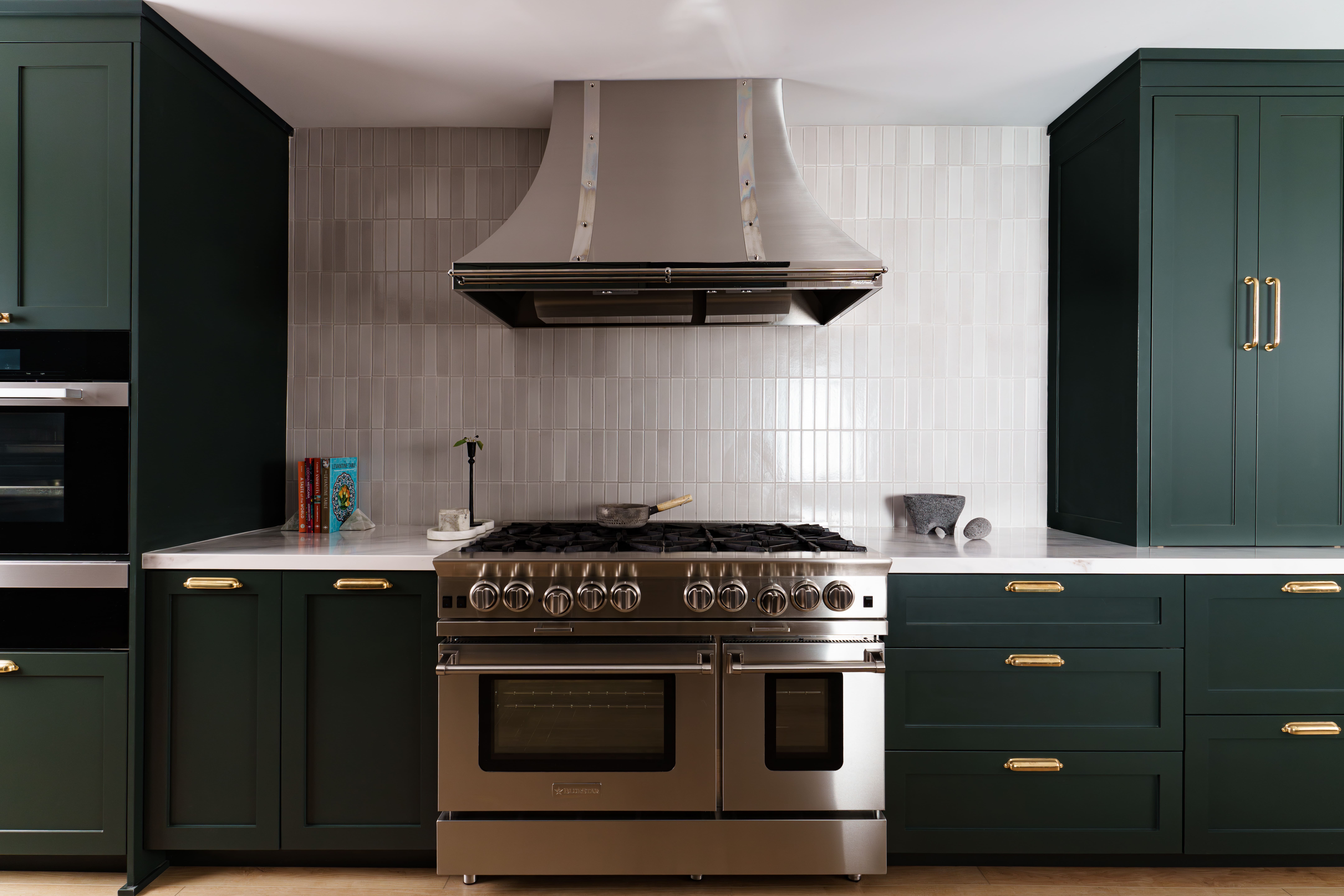 Sabina – Range & Custom Hood