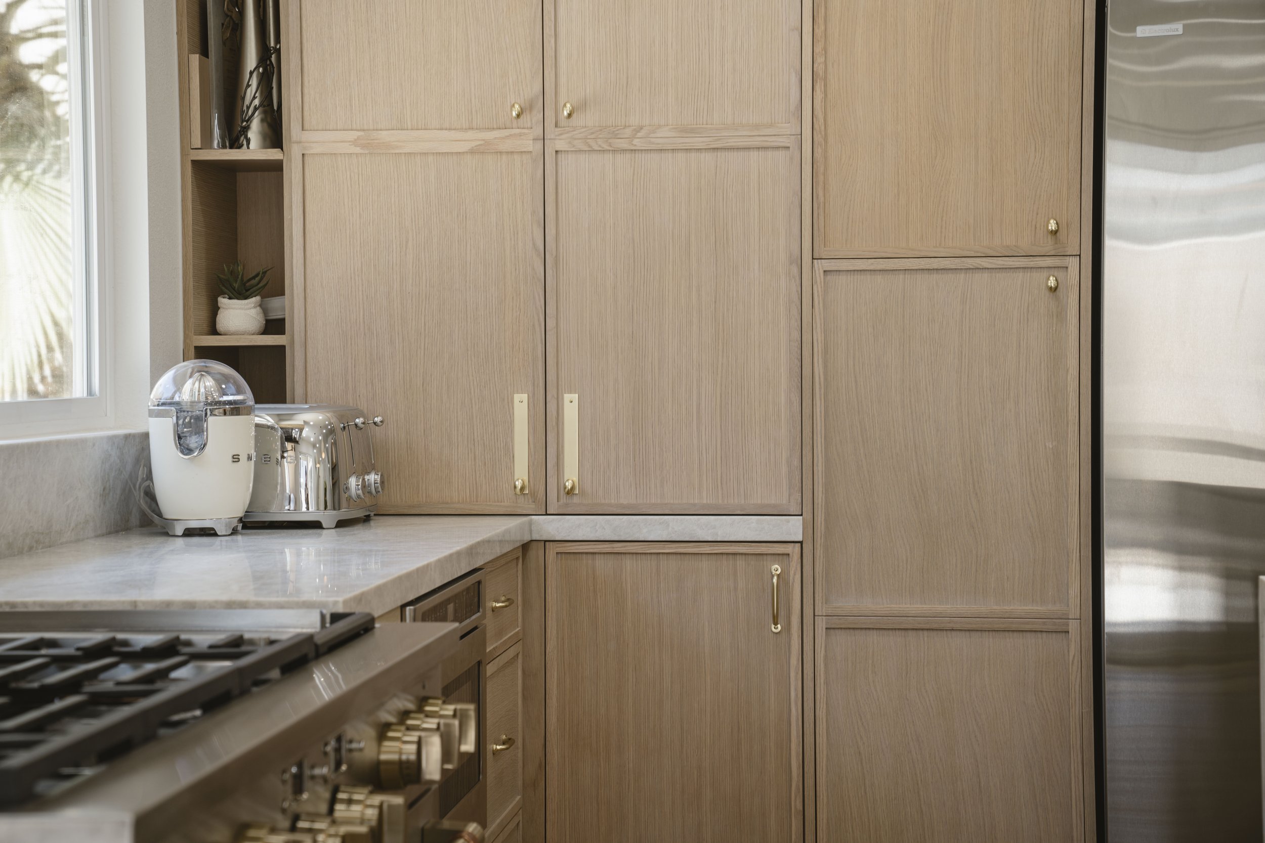 Warmwell Drive – Oak Cabinetry
