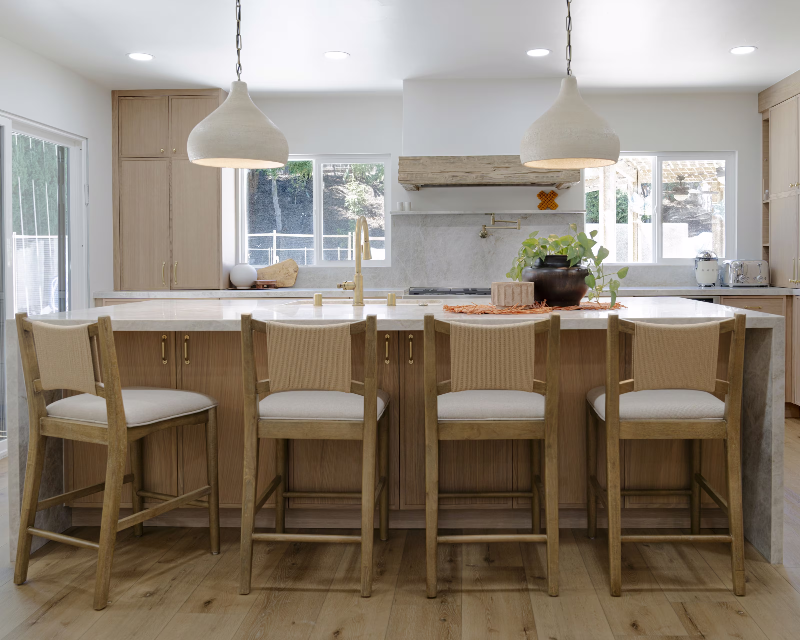 Warmwell Drive – Kitchen Island 01