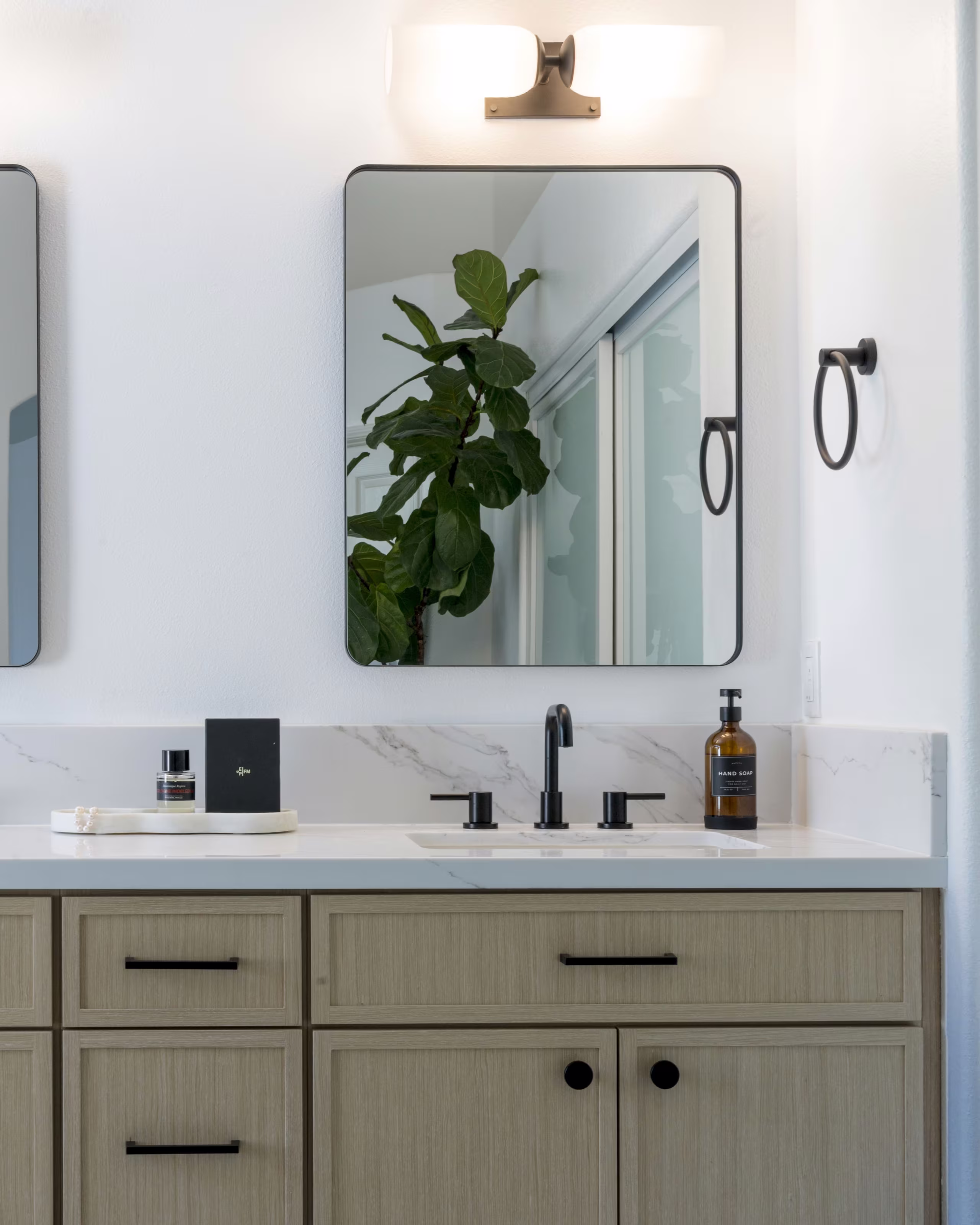 Mil Pitrero Road – Vanity & Mirror