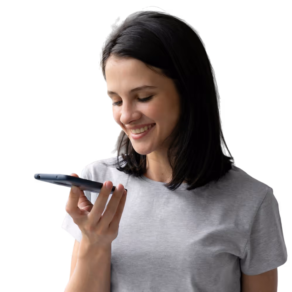 Mujer feliz usando el celular