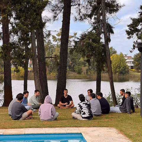 Pupppeter team talking
