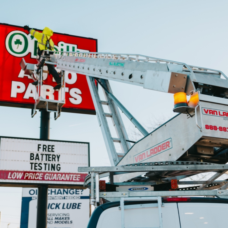 Bucket_Truck_Ladder_Extended