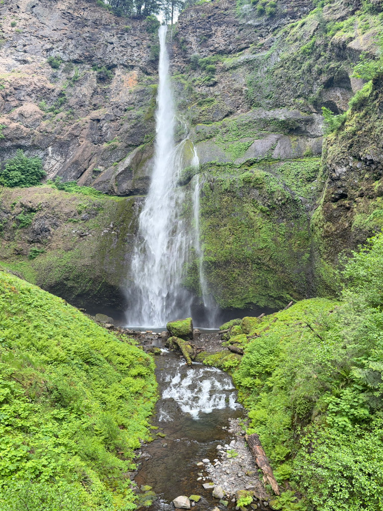 Upper Multnomah Falls, pond and creek