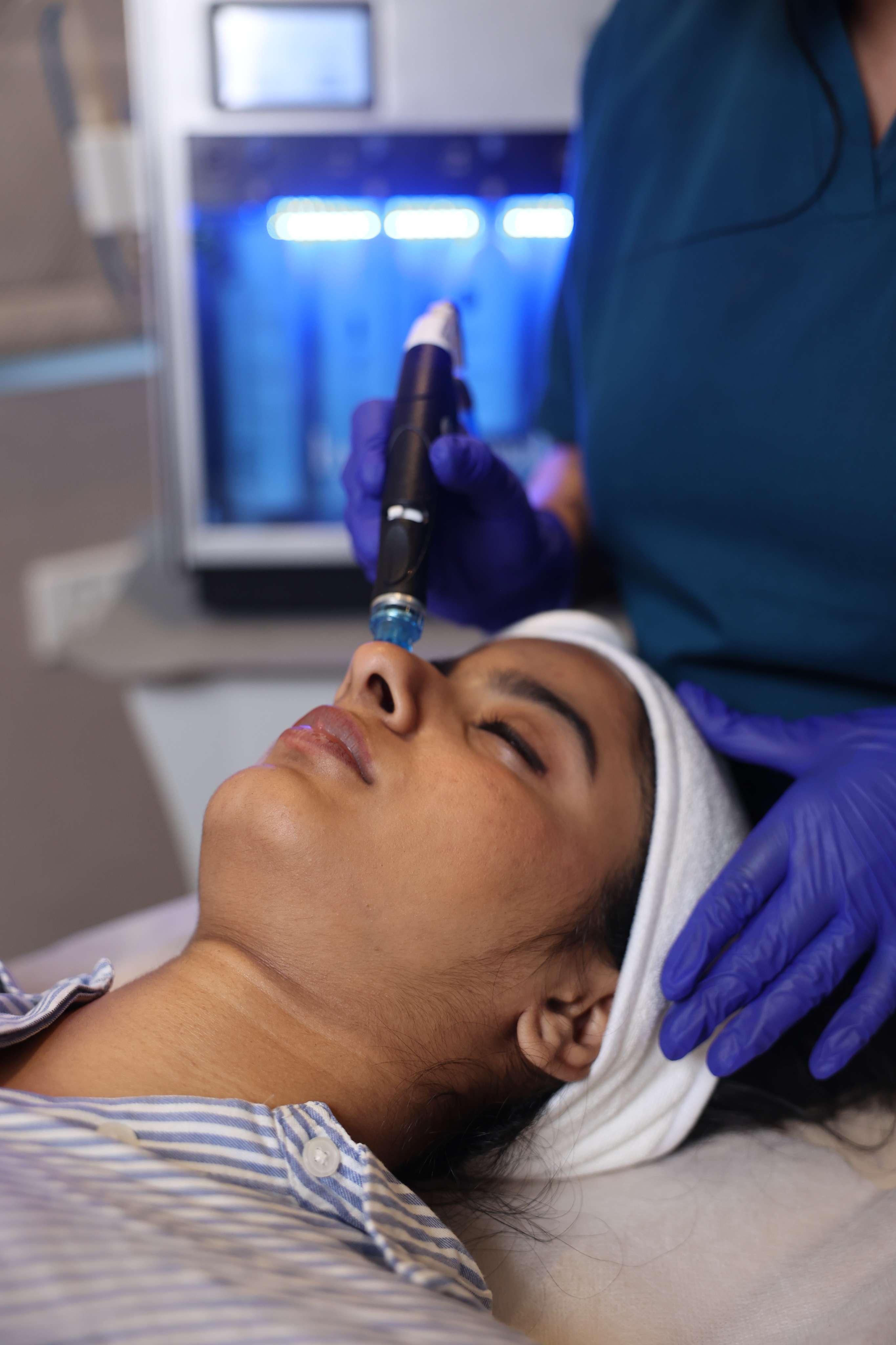 HydraFacial device and serums