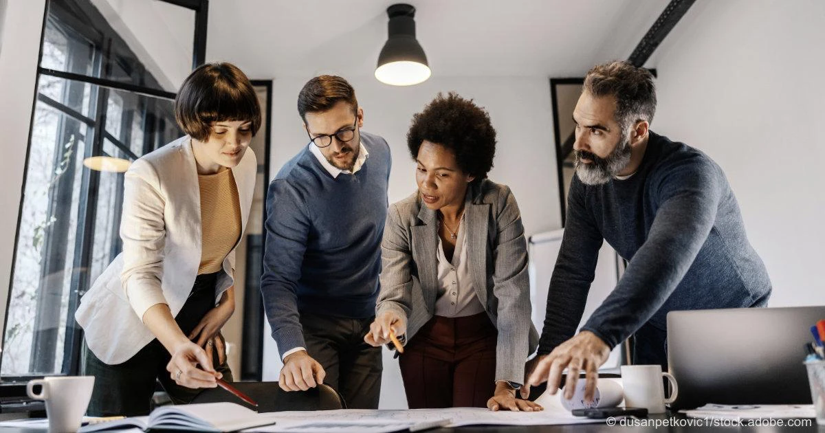 Team arbeitet an Definition für Feedback