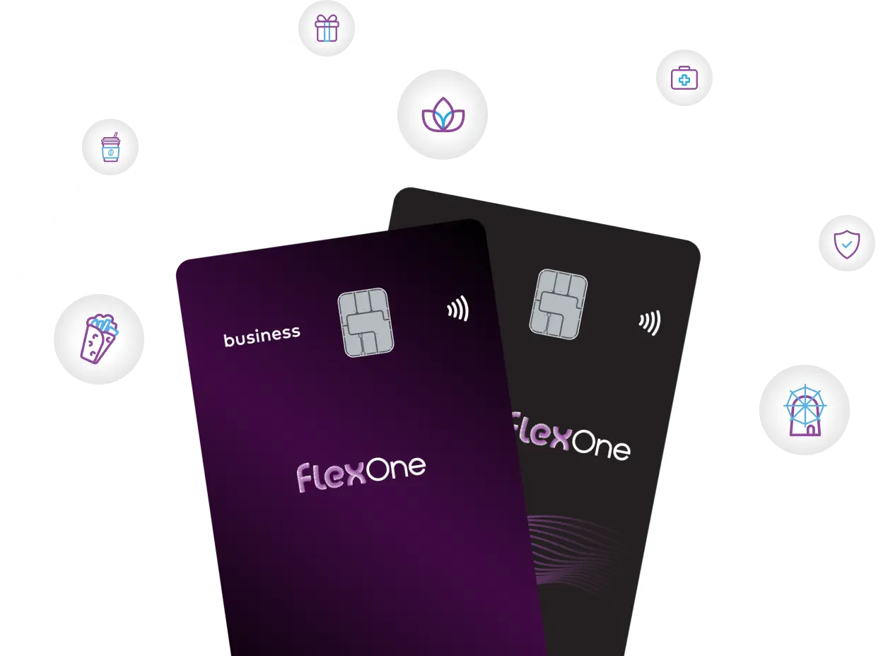 Δύο κάρτες FlexOne, μία μοβ με την ένδειξη business και μία μαύρη, περιτριγυρισμένες από εικονίδια οφελών όπως δώρο, καφές, ιατρική περίθαλψη και ασφάλεια.