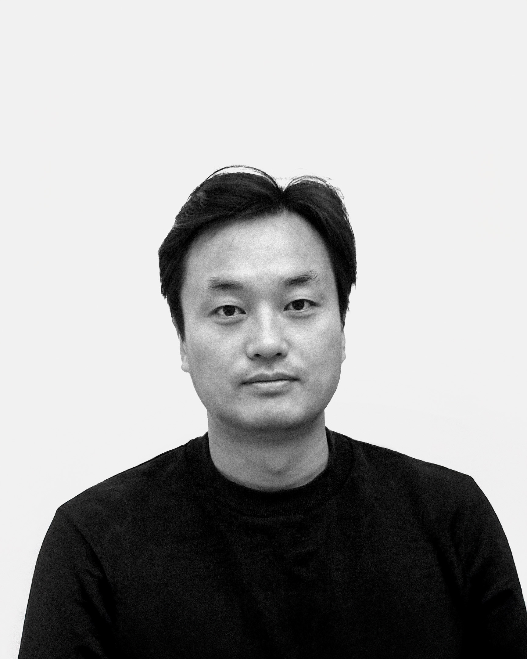 A black and white portrait of designer Seongyong Lee.