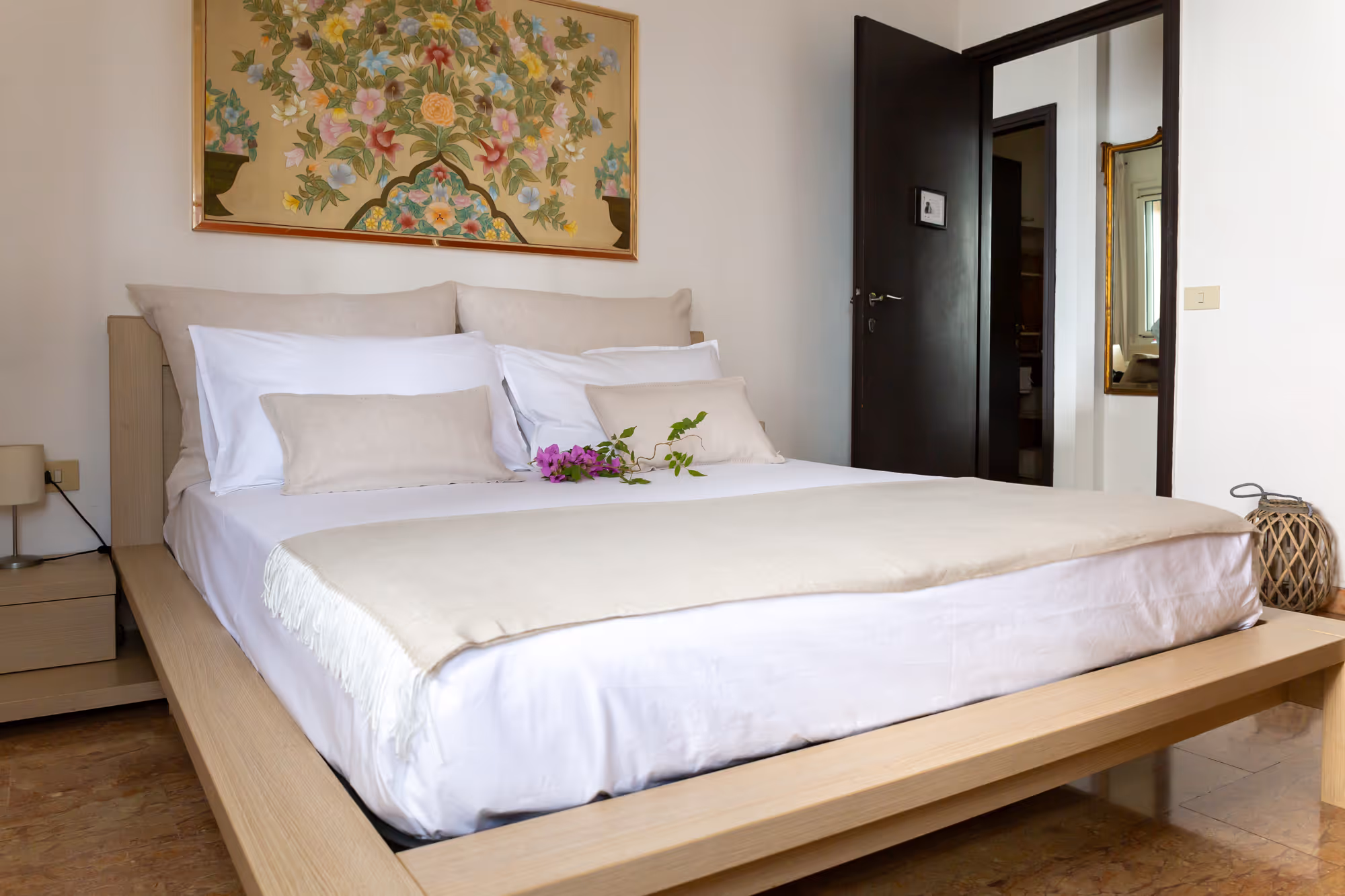 Accommodation suggestions for couples in Liguria: romantic apartments, food and wine experiences, and walks through the most beautiful villages along the coast.