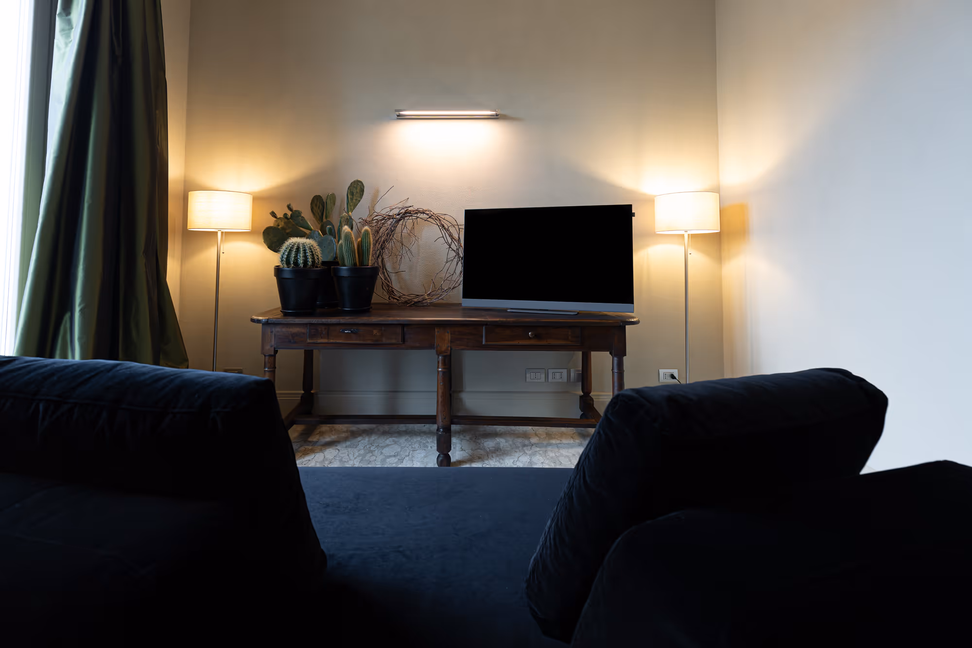 Apartments for rent in Cuneo and its province: an ideal base for exploring the Langhe, Monferrato, and the Maritime Alps, amidst historic villages and authentic flavors.