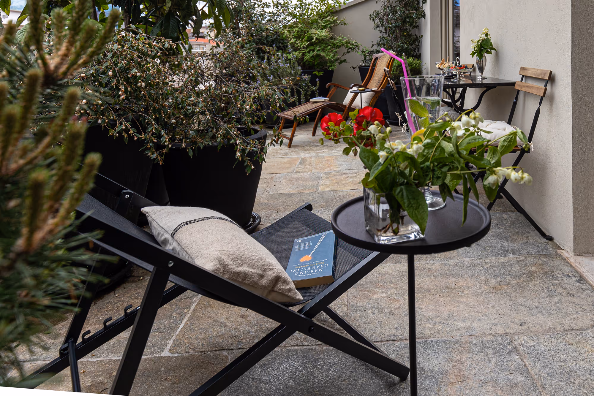 Stays in the Piedmontese hills: Langhe, Monferrato, and Roero, amidst UNESCO vineyards, medieval castles, wineries, and typical products like truffles and wine.