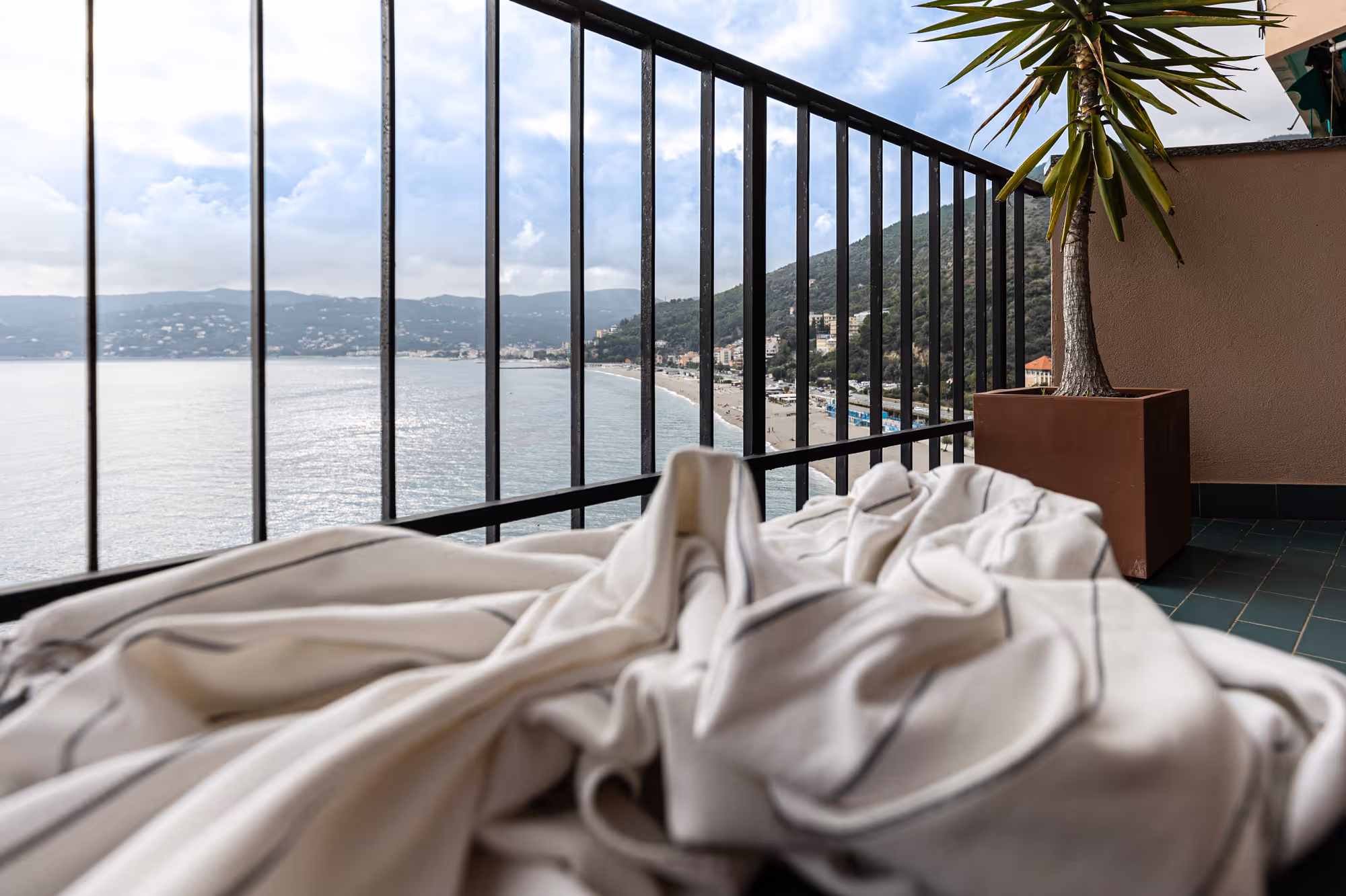 Rental accommodations in the municipality of Bergeggi, a small gem on the Ligurian western Riviera, near its namesake marine nature reserve.