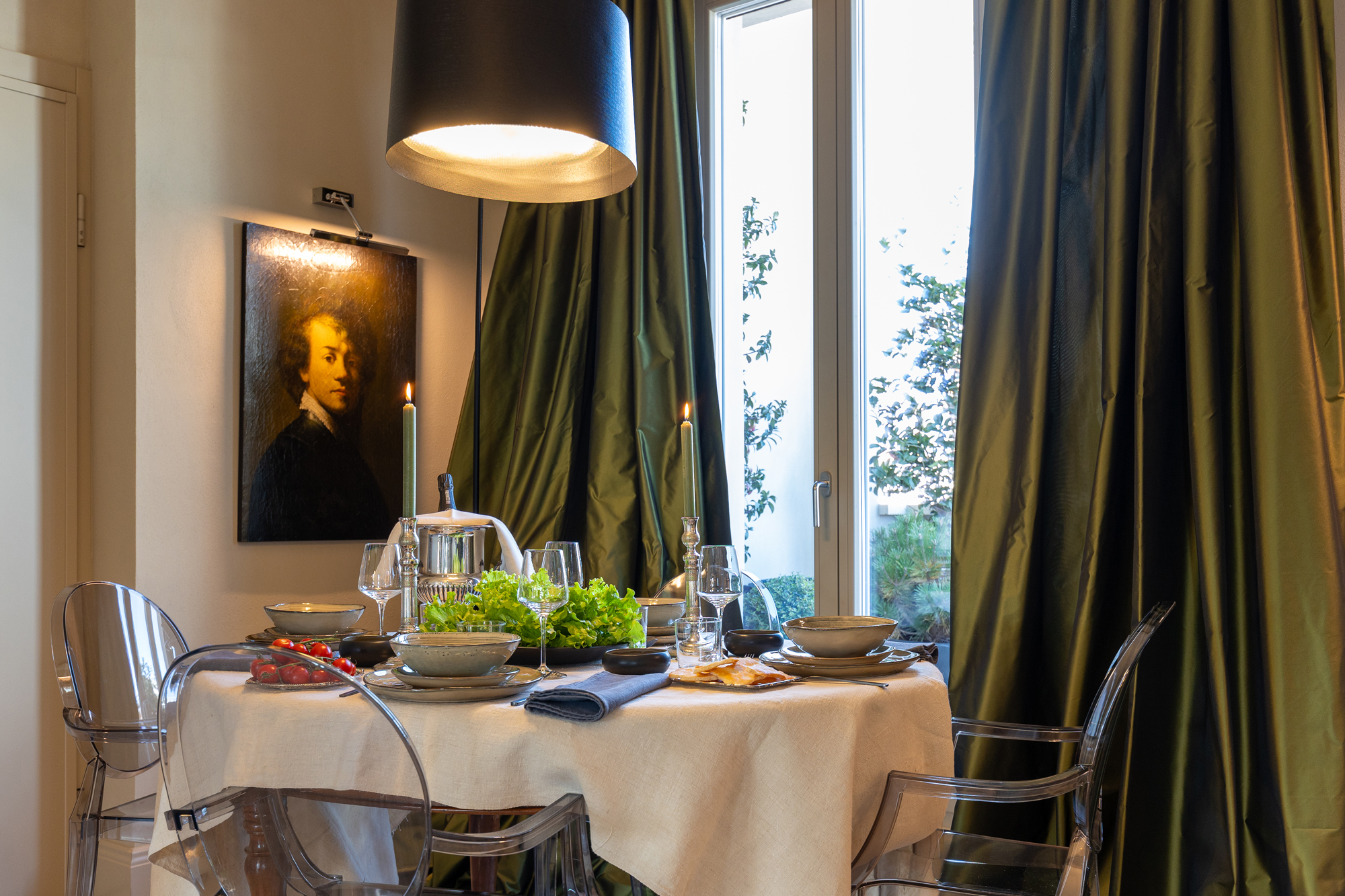 High-end apartments for tourist rent: fine finishes, privileged locations, refined design and concierge services for an exclusive stay experience.