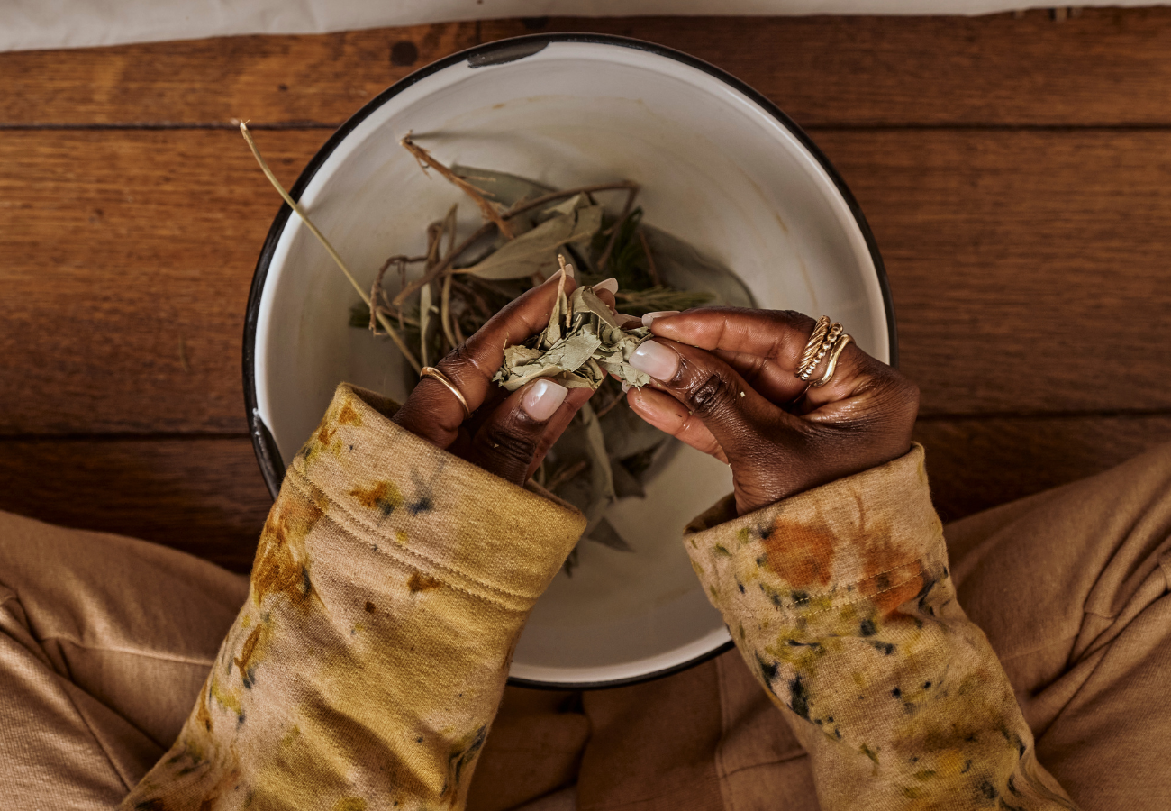 The Creative Pause of August: Offerings, Connection, and Micro‑Retreats You Can Feel