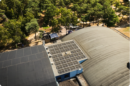 Zonnepanelen in de natuur