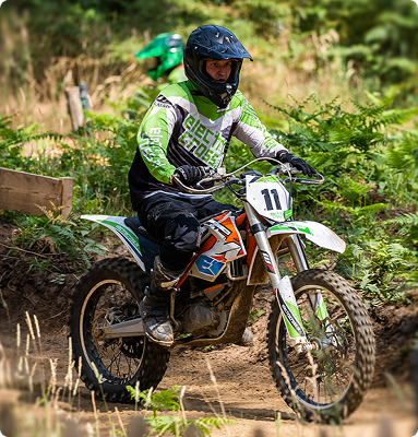 Volwassenen aan het crossen bij electrocross.nl