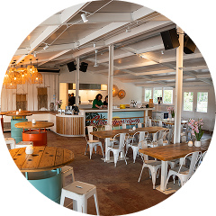 Zaal in de horecagelegenheid