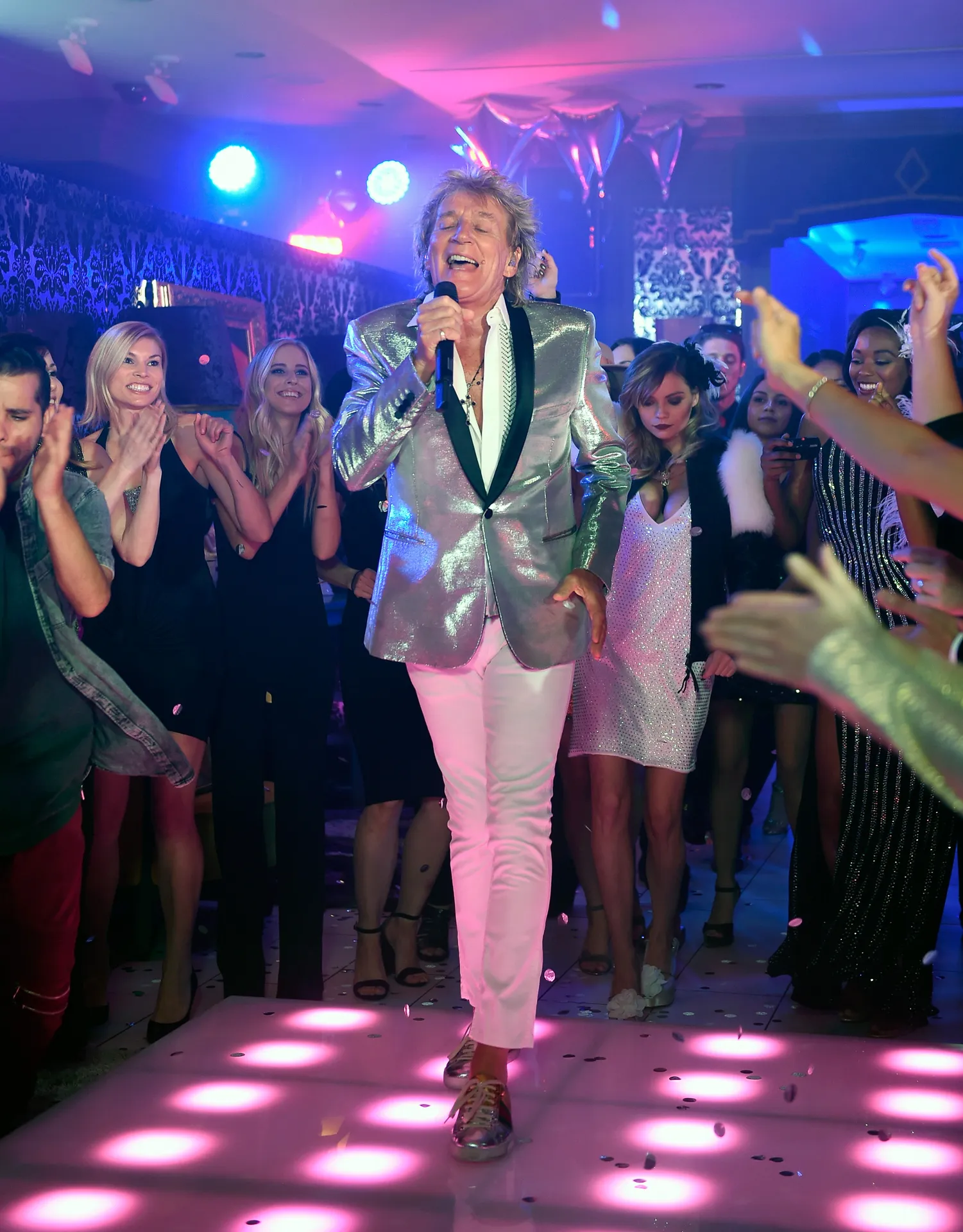 DNCE performing at the MTV VMA awards.