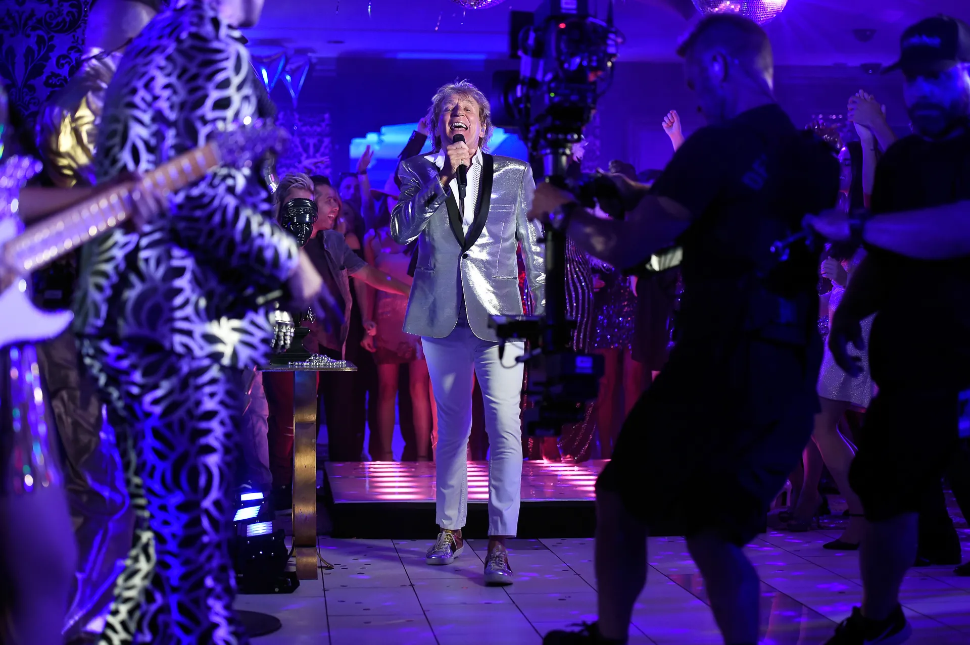 DNCE performing at the MTV VMA awards.