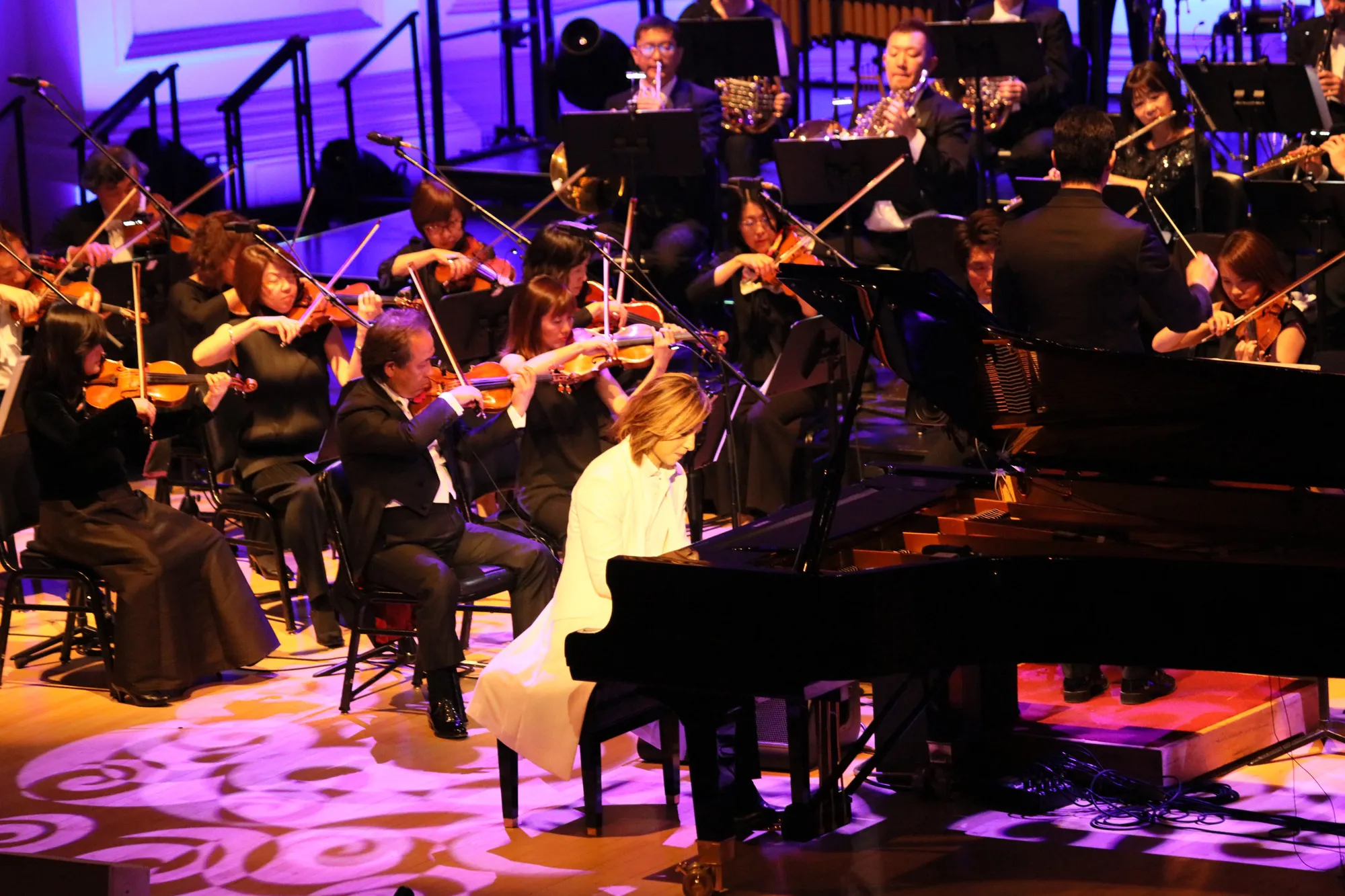 Yoshiki performing at the Carnigie hall with the Tokyo Philharmonic Orchestra.