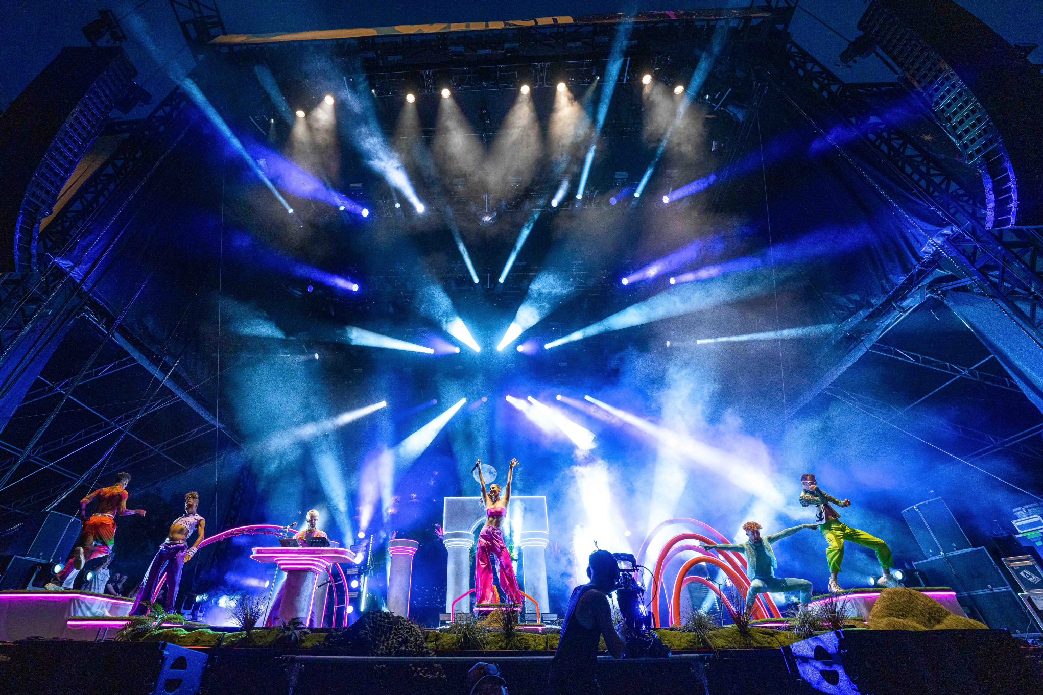Sofi Tukker surrounded by Bob's Dance Shop dancers in front of the stage set.