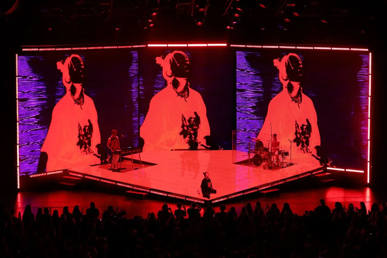 Billie Eilish - When we all fall asleep, where do we go? Live