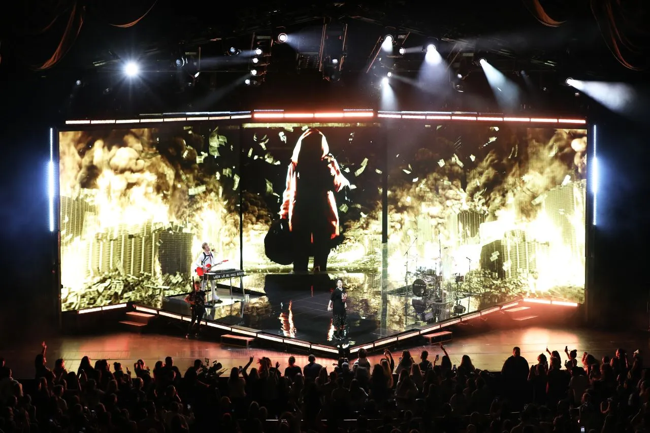 Billie Eilish - When we all fall asleep, where do we go? Live