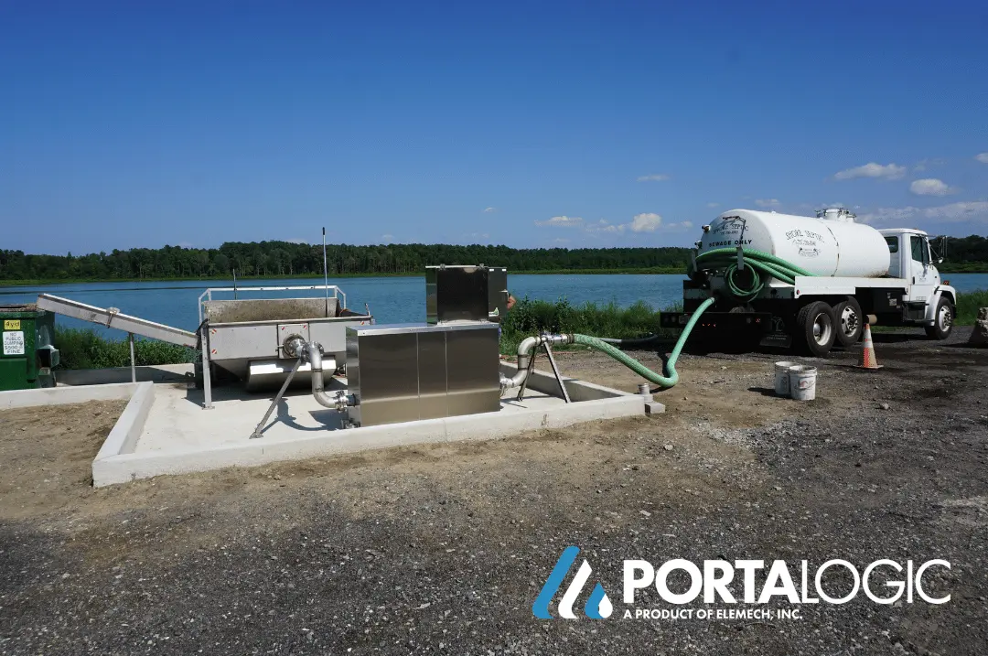 A Portalogic DS-25 integrates with site provided screen for pretreatment