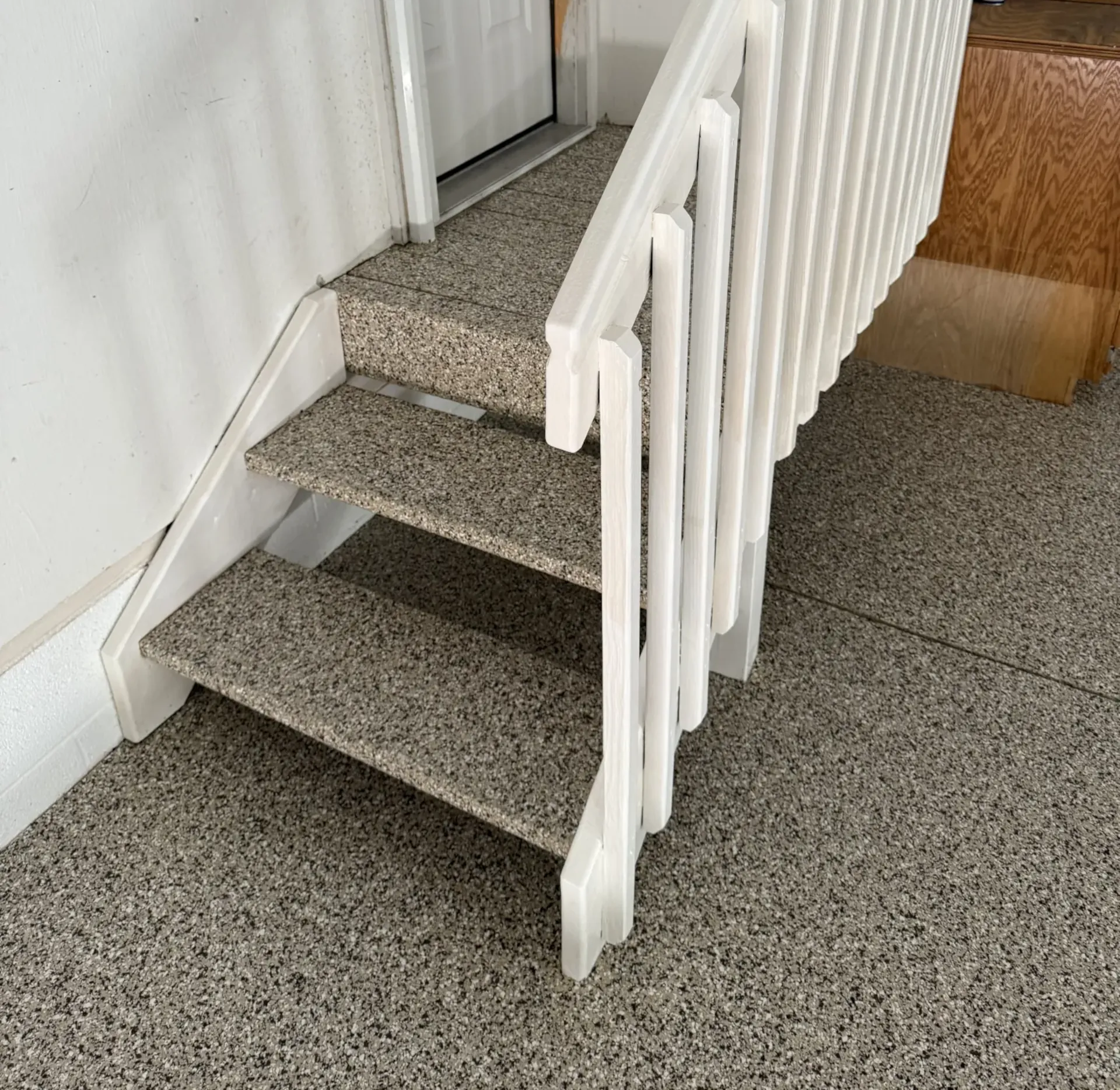 Finished garage steps after coating, with Nutmeg flake finish and painted railing.