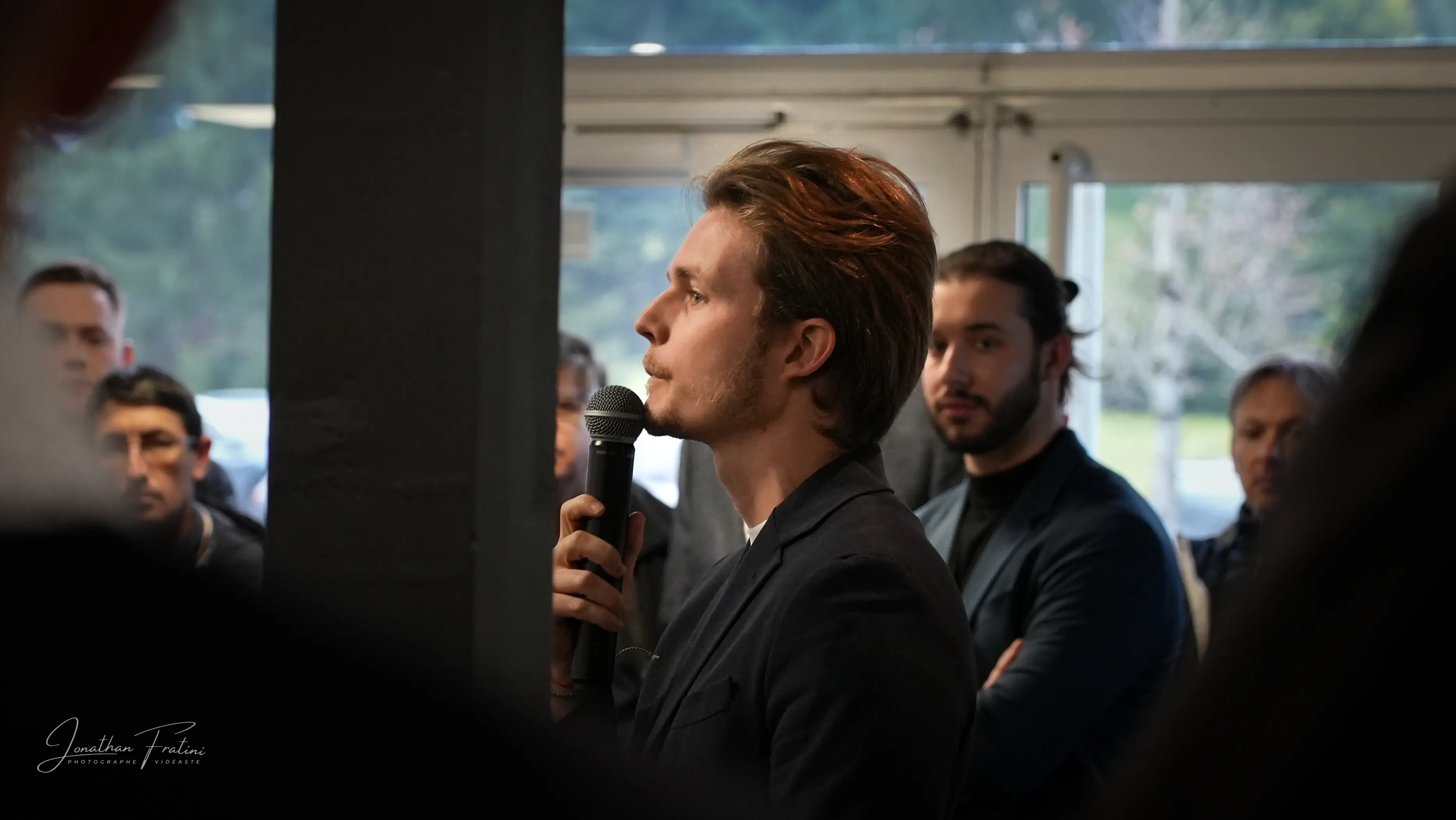 Photographie de Justin Leroy et Enzo Mourany de l'agence IA Apsodia en conférence
