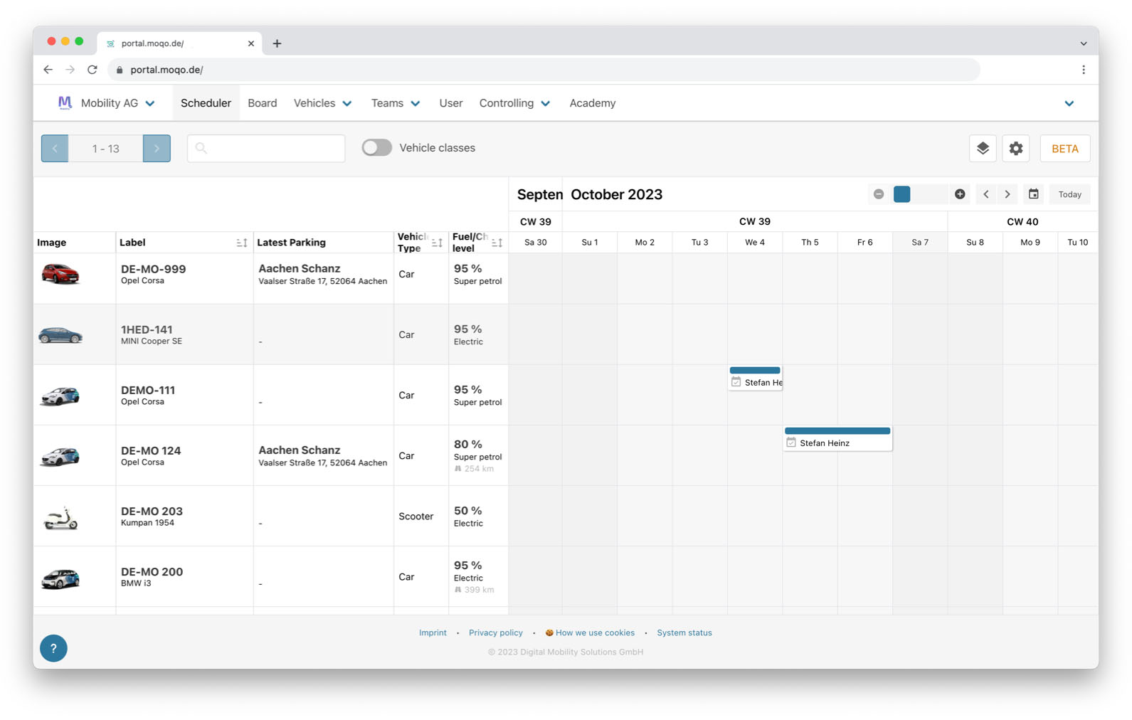 A screenshot of a scheduler view in a web application, showing a weekly calendar for October 2023. On the left is a list of vehicles with details like license plate, parking location, and fuel/charge level. A settings panel is open on the right, allowing the user to customize which vehicle details are displayed.