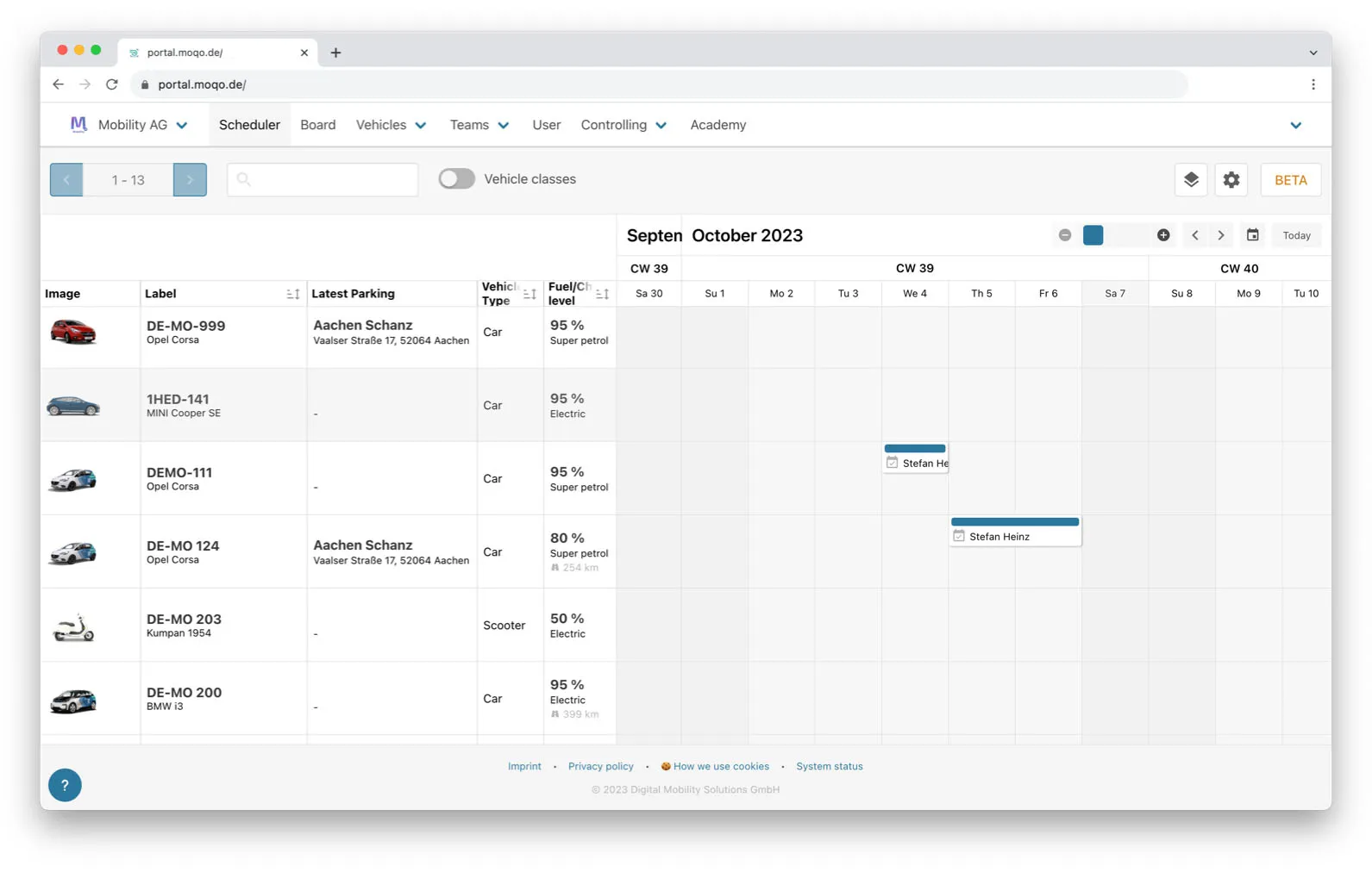 A screenshot of a scheduler view in a web application, showing a weekly calendar for October 2023. On the left is a list of vehicles with details like license plate, parking location, and fuel/charge level. A settings panel is open on the right, allowing the user to customize which vehicle details are displayed.