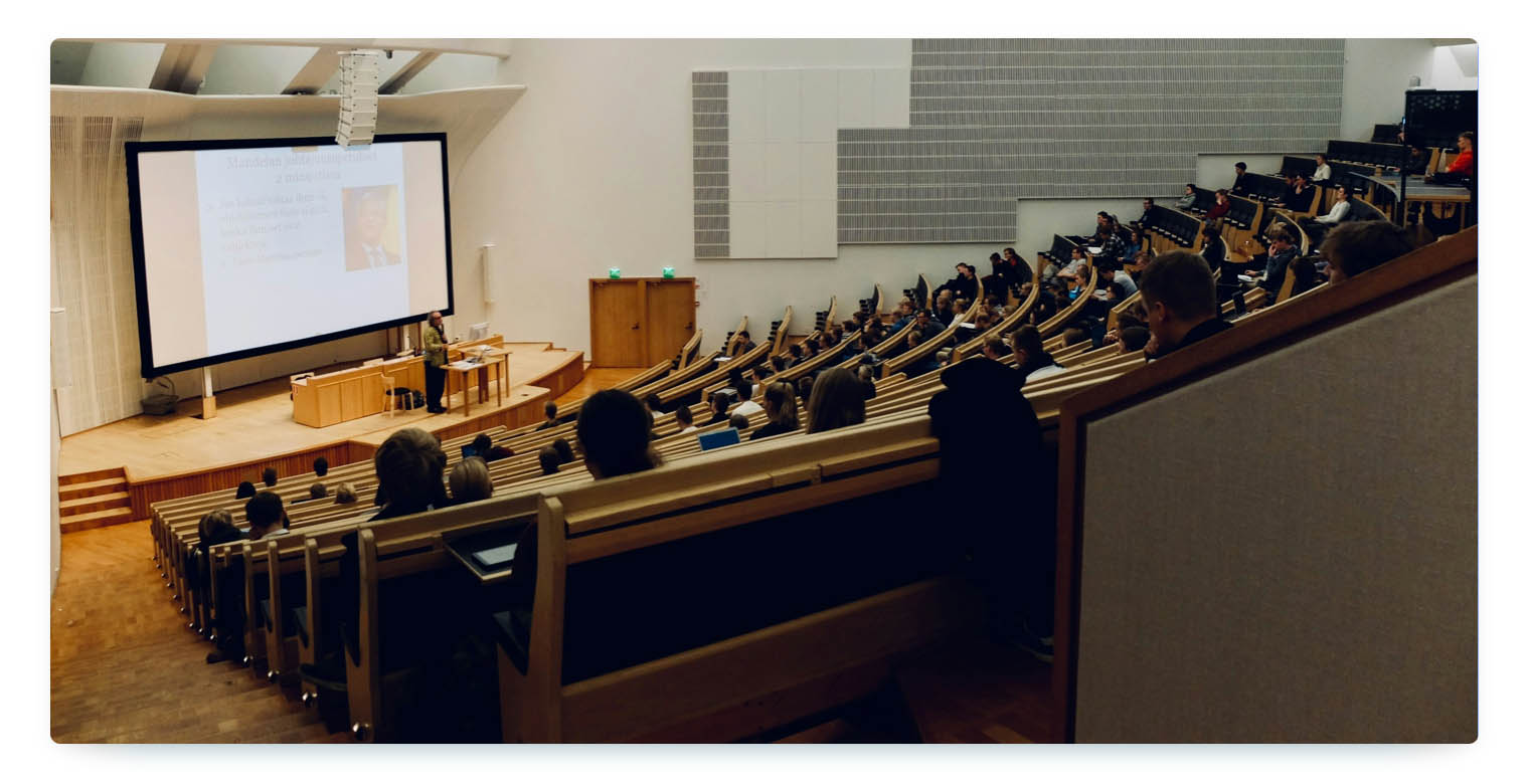 A wide angle view from a lecture hall at a university to represent students as an important target group for shared mobility services