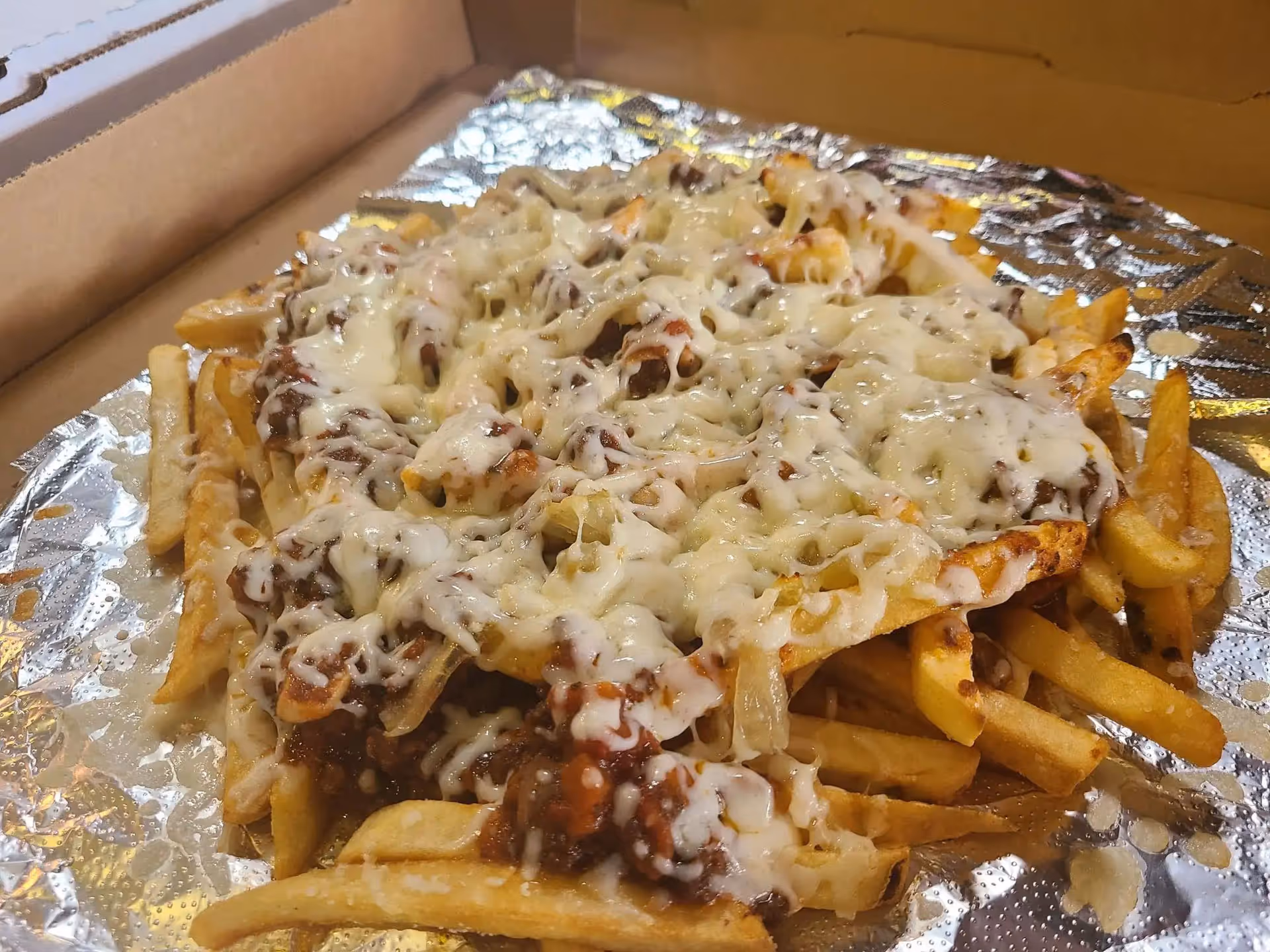 Golden Fries with goey mozzarella, grandmas gravy & caramelized onions