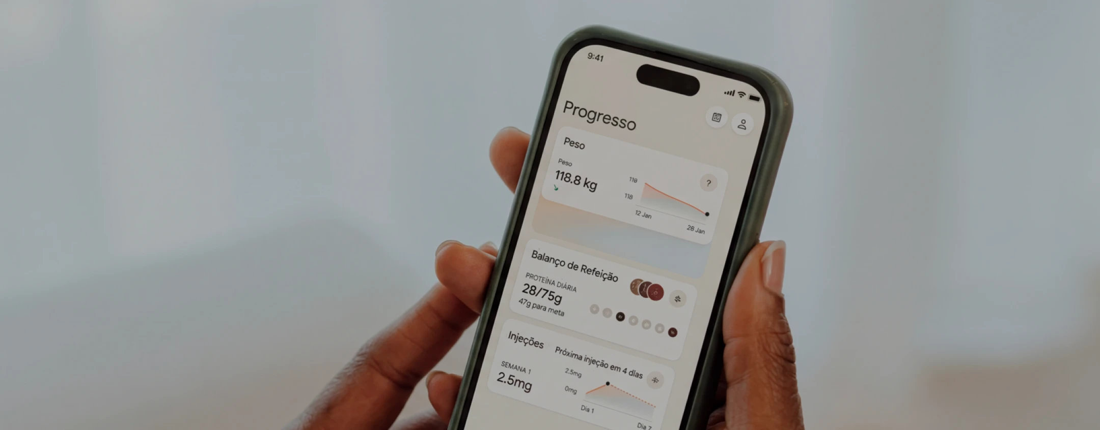 Paciente acompanhando o tratamento no app da Voy