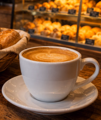 Café com pão na padaria