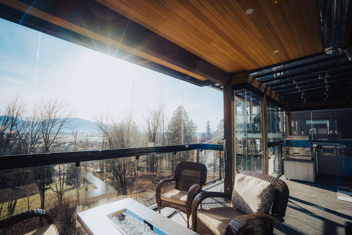 Glass patio walls looking out to the Utah landscape.