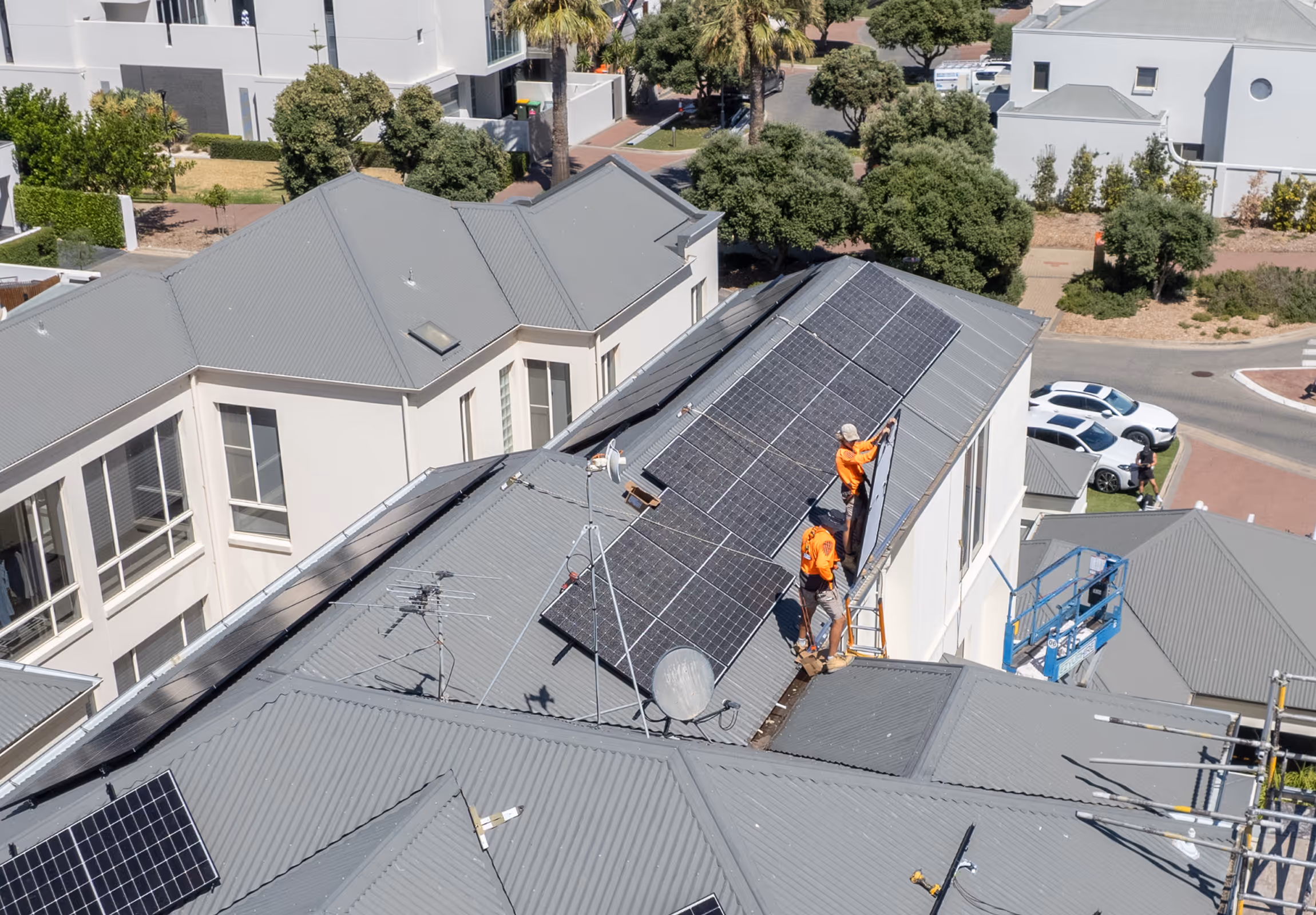 Workers-installing-solar-glenelg